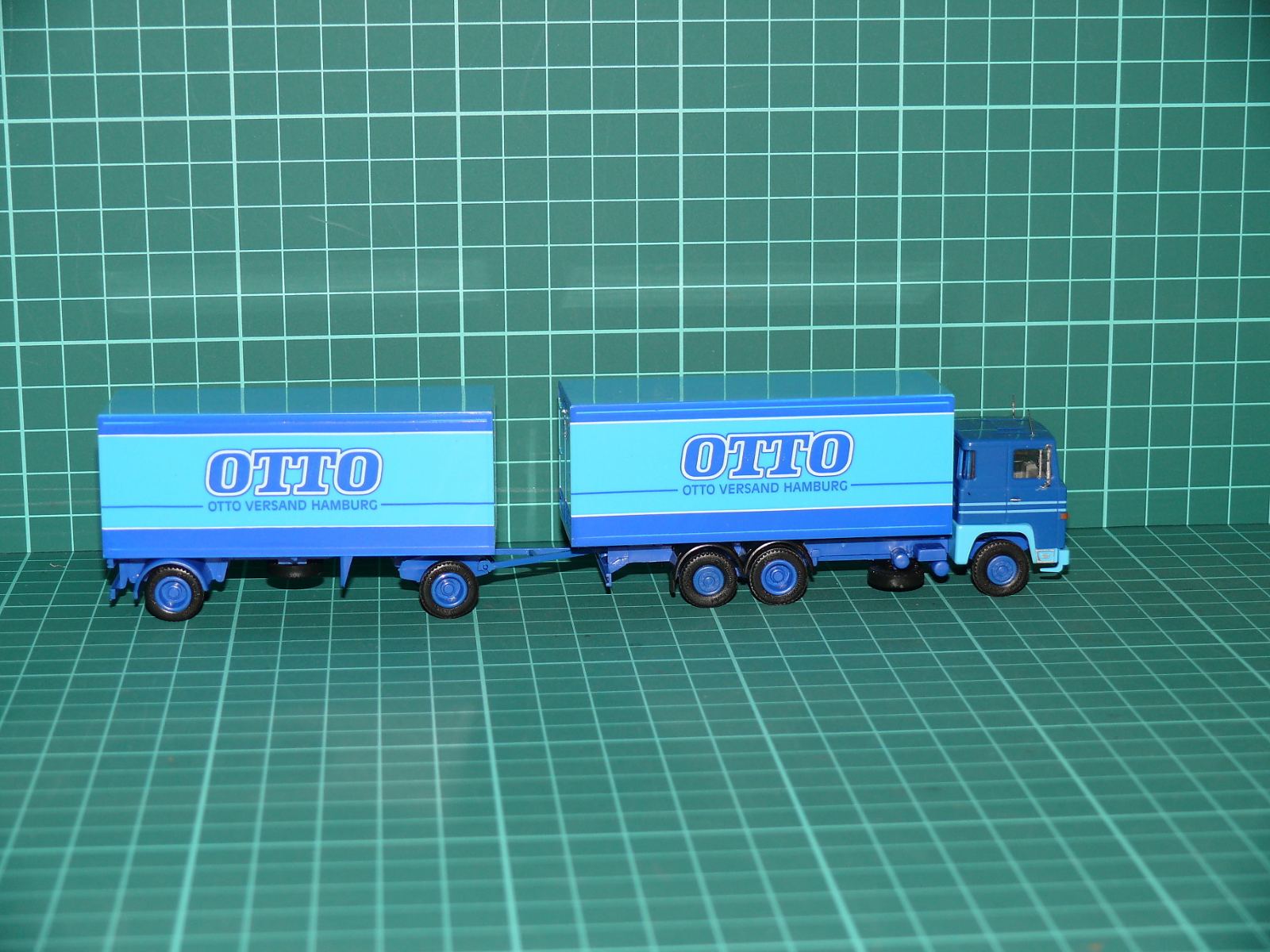 Herpa / Wiking - Roman Diesel / MAN Těžká skříňová souprava „OTTO - OTTO VERSAND HAMBURG“ – H0