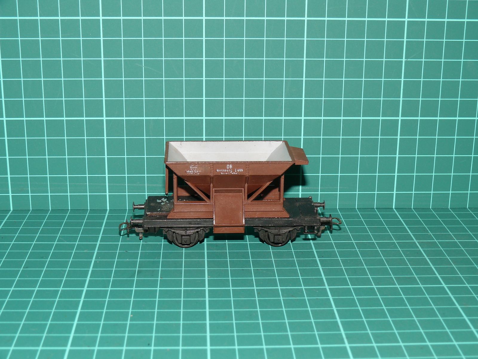 Kleinbahn H0 – Dvounápravový výsypný vůz na štěrk / Schotterwagen DB (Nürnberg 2409) – H0