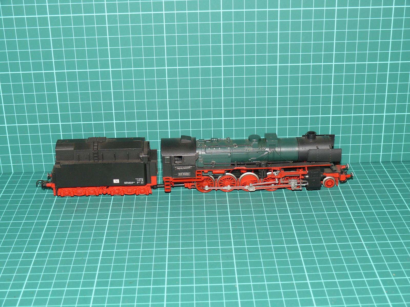 PIKO / Gützold H0 – Těžká parní lokomotiva řady BR 52 s tendrem DR (52 1928) – H0