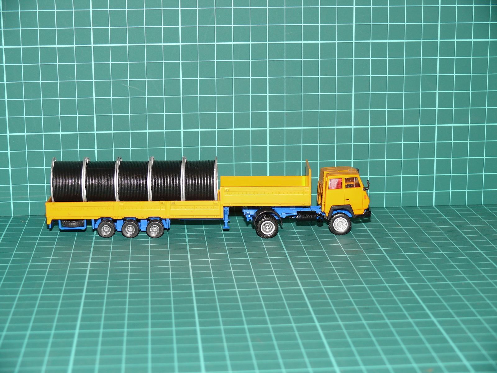 Herpa - Steyr 91 Valníková souprava s kabelovými bubny „GONDRAND“ – H0