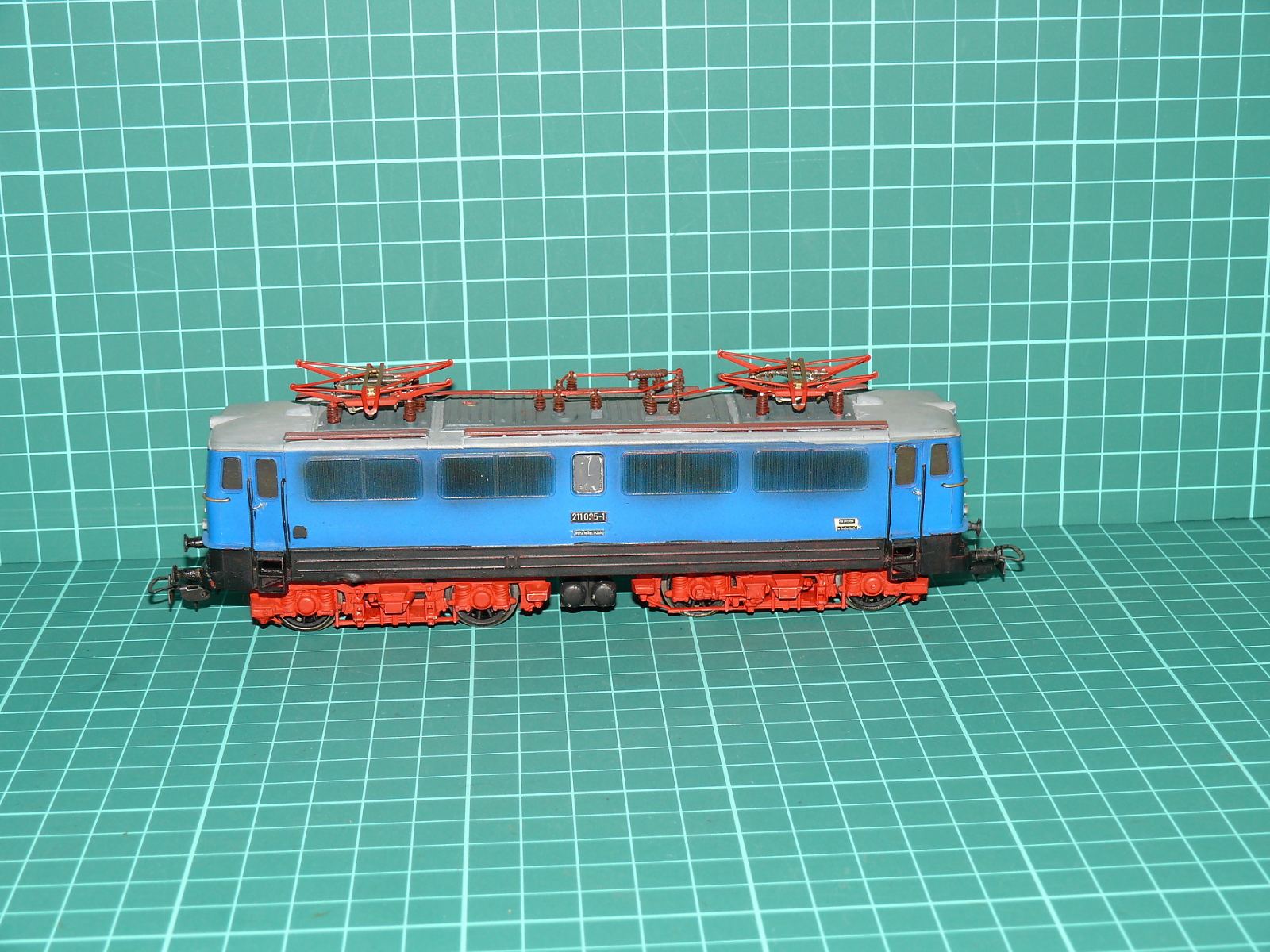 PIKO / Gützold H0 – Elektrická lokomotiva řady BR 211 / E 11 DR (211 035-1) – Modrý nátěr – H0