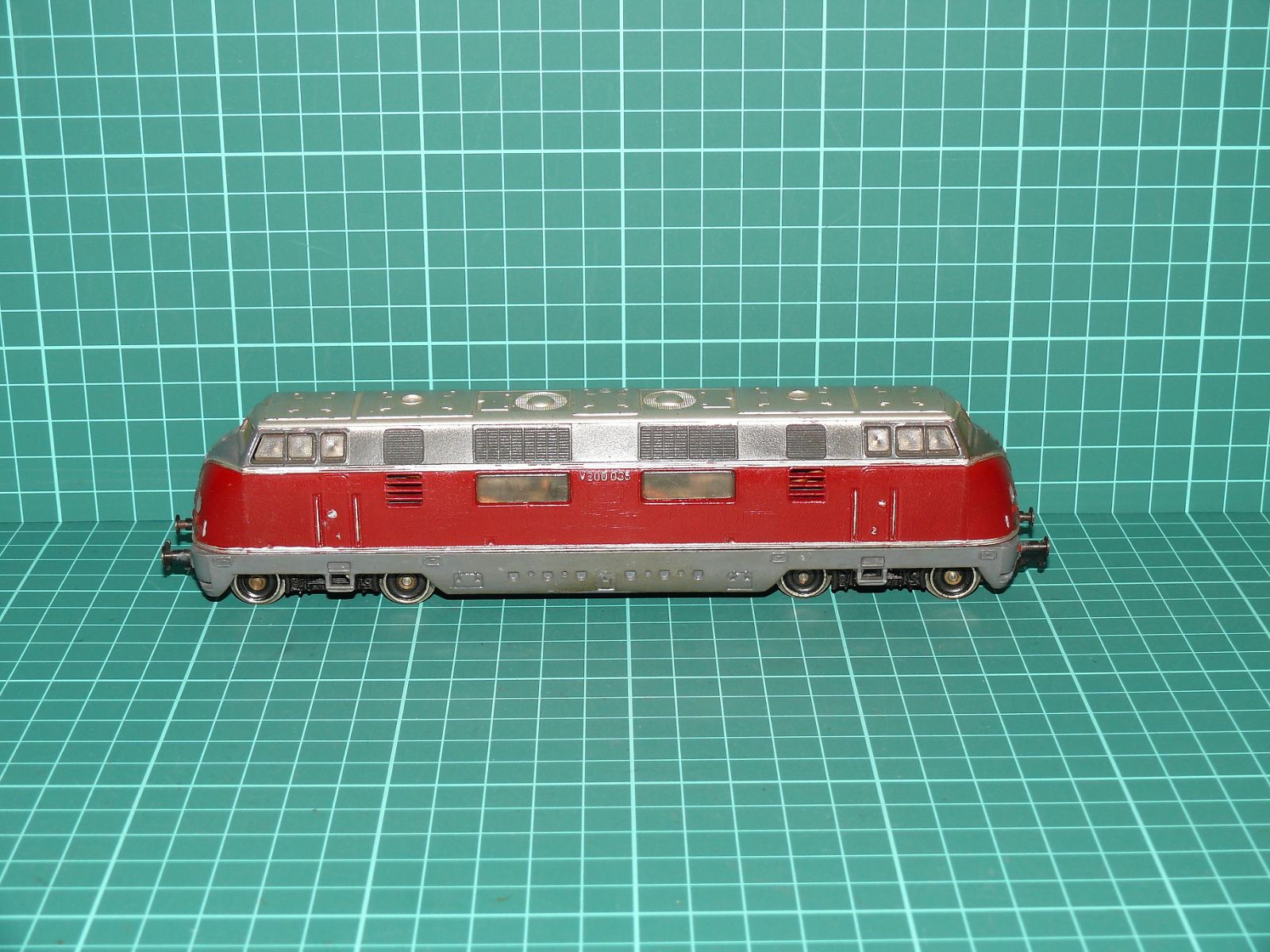 PIKO H0 – Dieselhydraulická lokomotiva řady V 200 DB (V 200 035) – S motorem (NDR) – H0