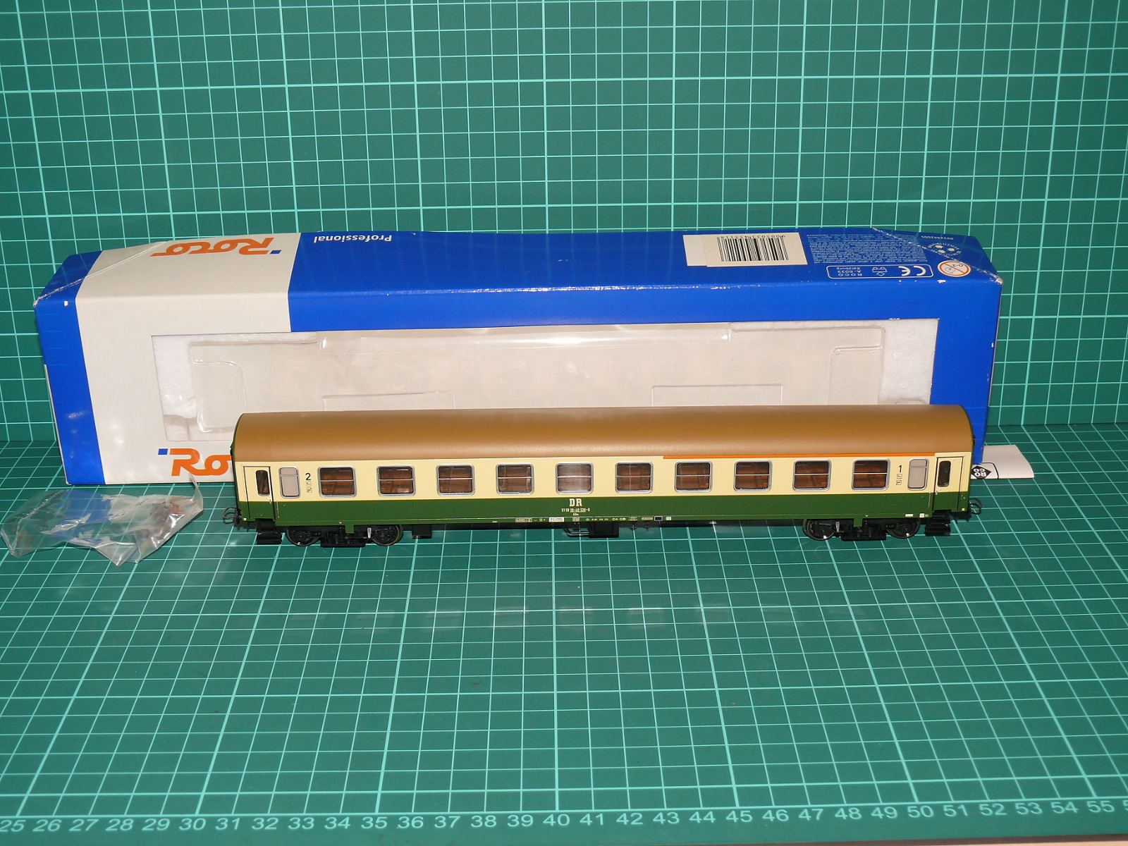 Roco H0 – Čtyřnápravový rychlíkový osobní vůz 1./2. třídy typu Halberstadt ABme DR (45511) – H0