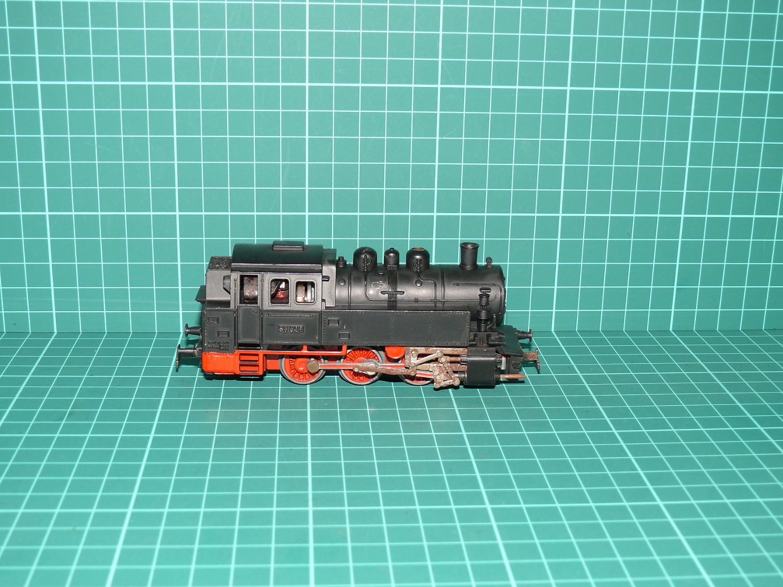 Kleinbahn H0 – Třínápravová tendrová parní lokomotiva řady BR 80 (80 028) – H0