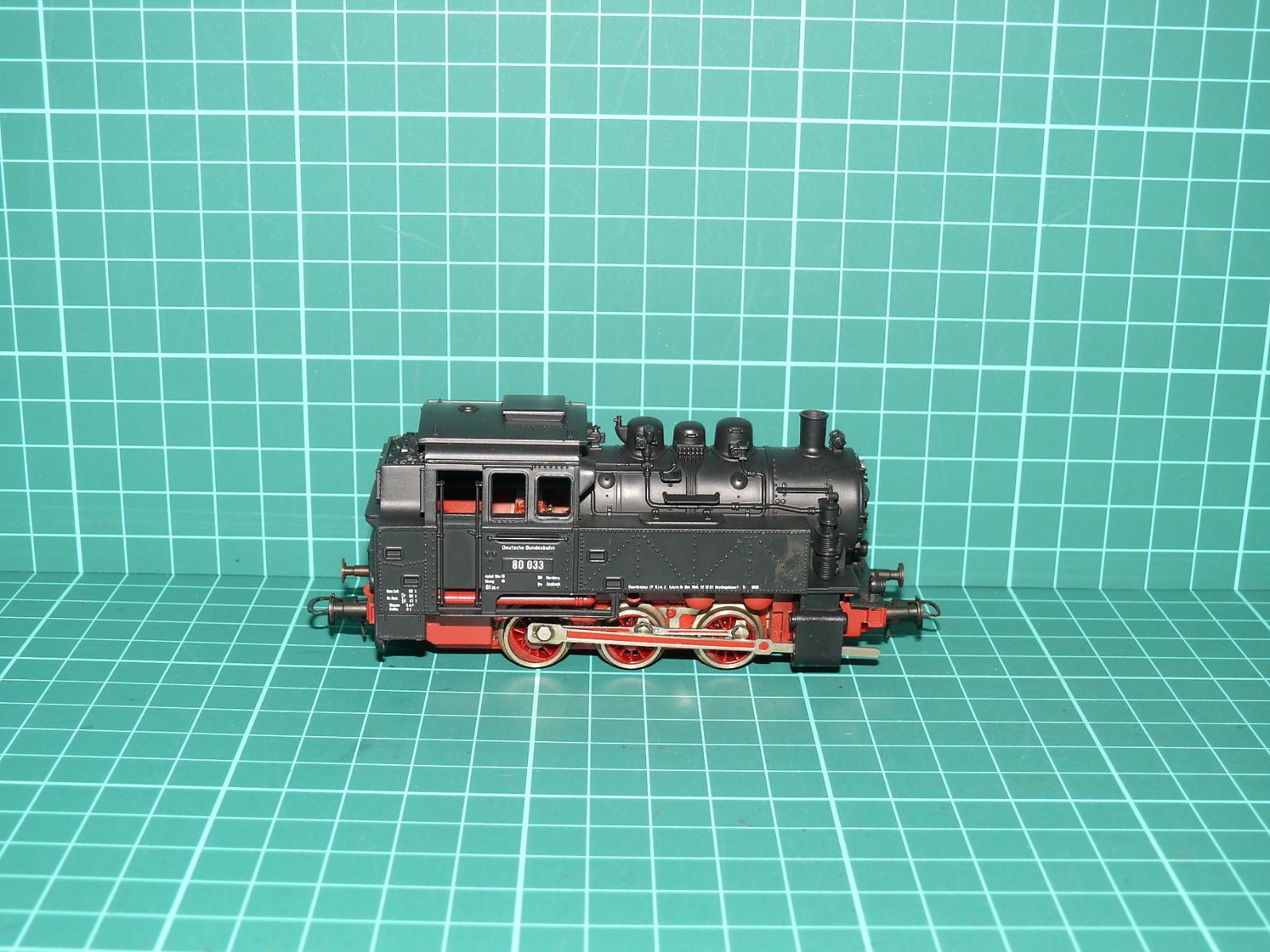 Roco H0 – Třínápravová tendrová parní lokomotiva řady BR 80 DB (80 033) – H0