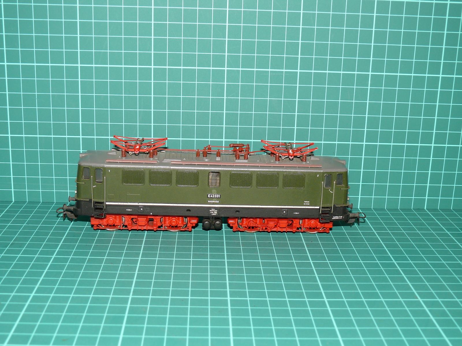 PIKO H0 – Elektrická lokomotiva řady E 42 / BR 242 DR (E 42 031) – Zelený nátěr – H0