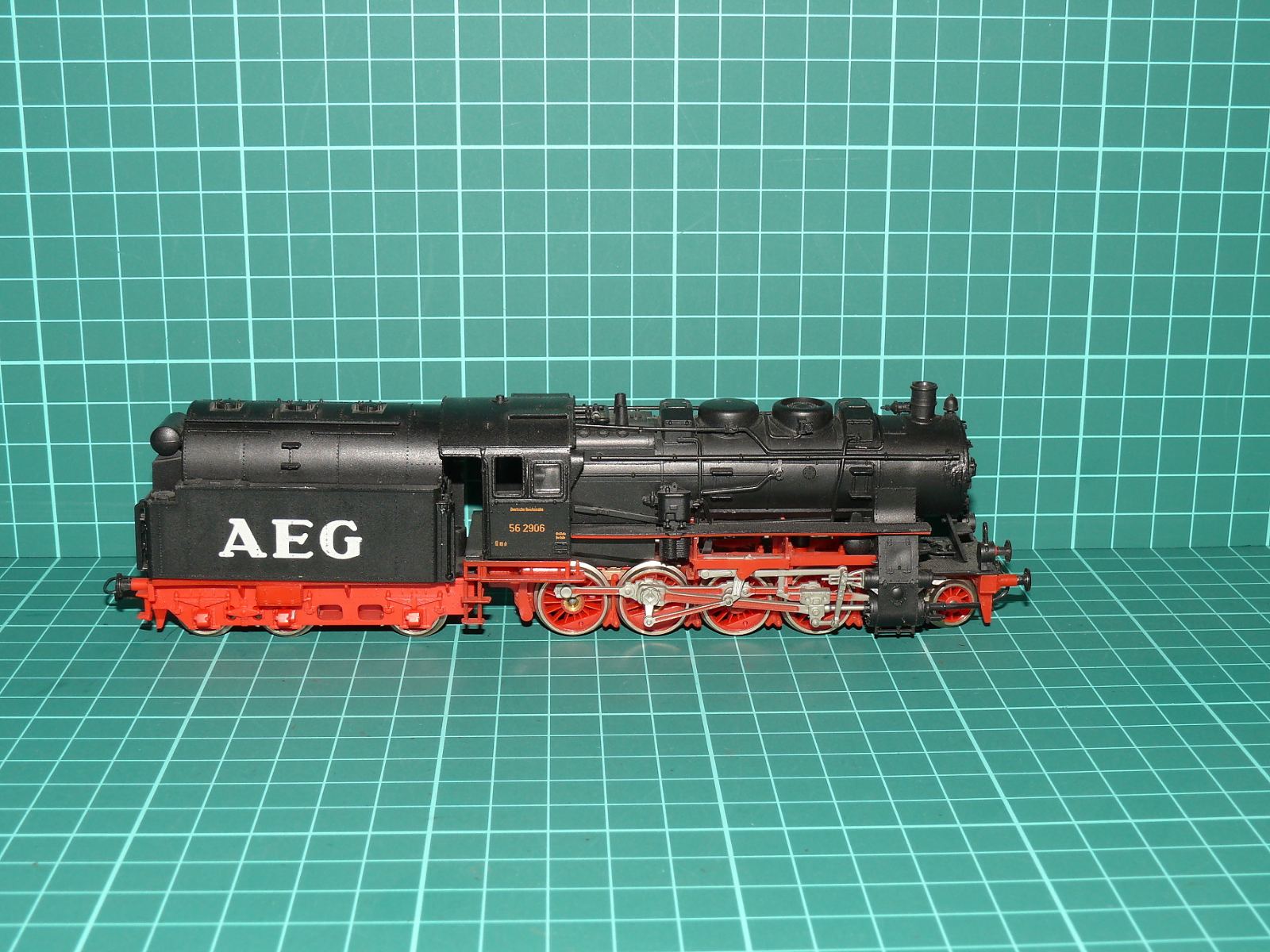 PIKO H0 – Nákladní parní lokomotiva řady BR 56.20–29 / pruská G 8.2 DRG s tendrem "AEG" (56 2906) – H0