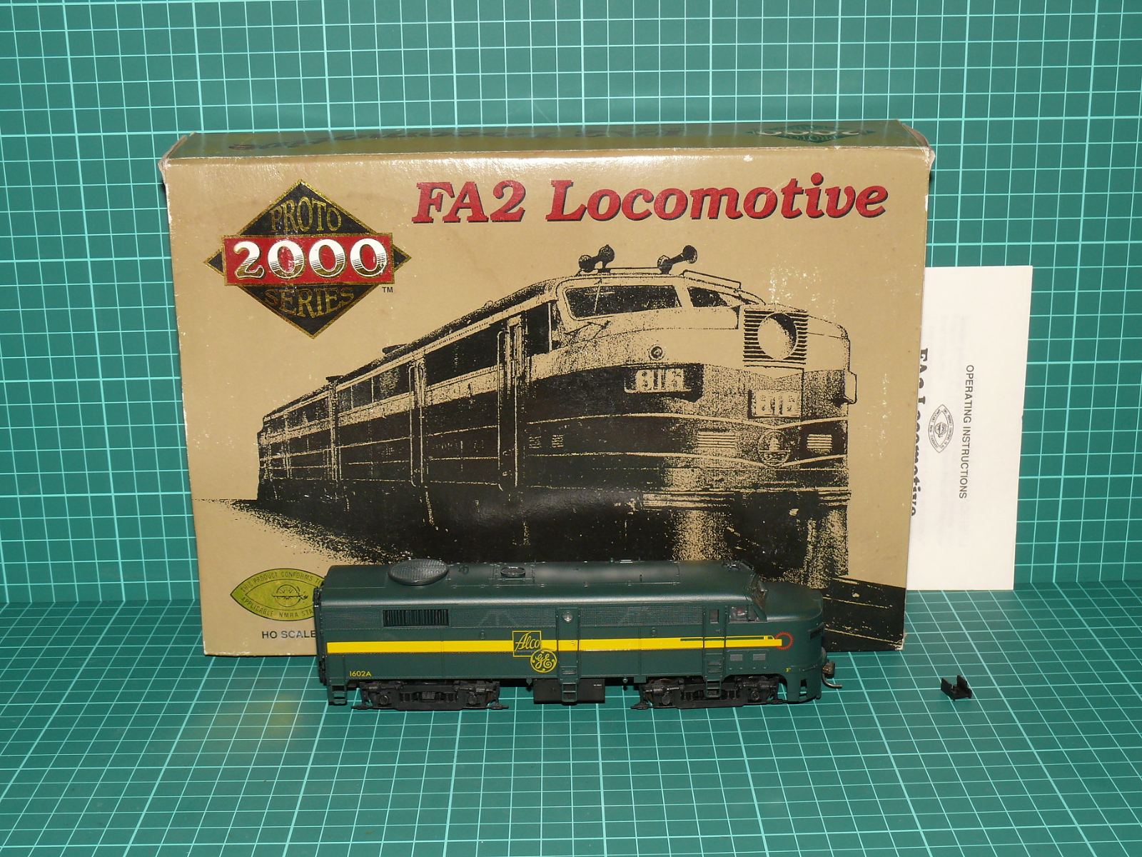 Life-Like Proto 2000 H0 – Těžká americká motorová lokomotiva ALCO FA-2 / Demo provedení ALCO GE (1602A) – H0