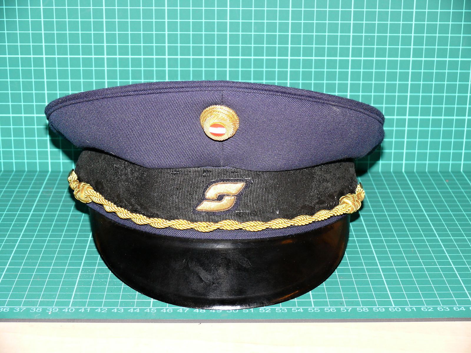 Služební uniformní brigadýrka / čepice ÖBB (Rakouské spolkové dráhy) vel. 58 – Železniční předměty