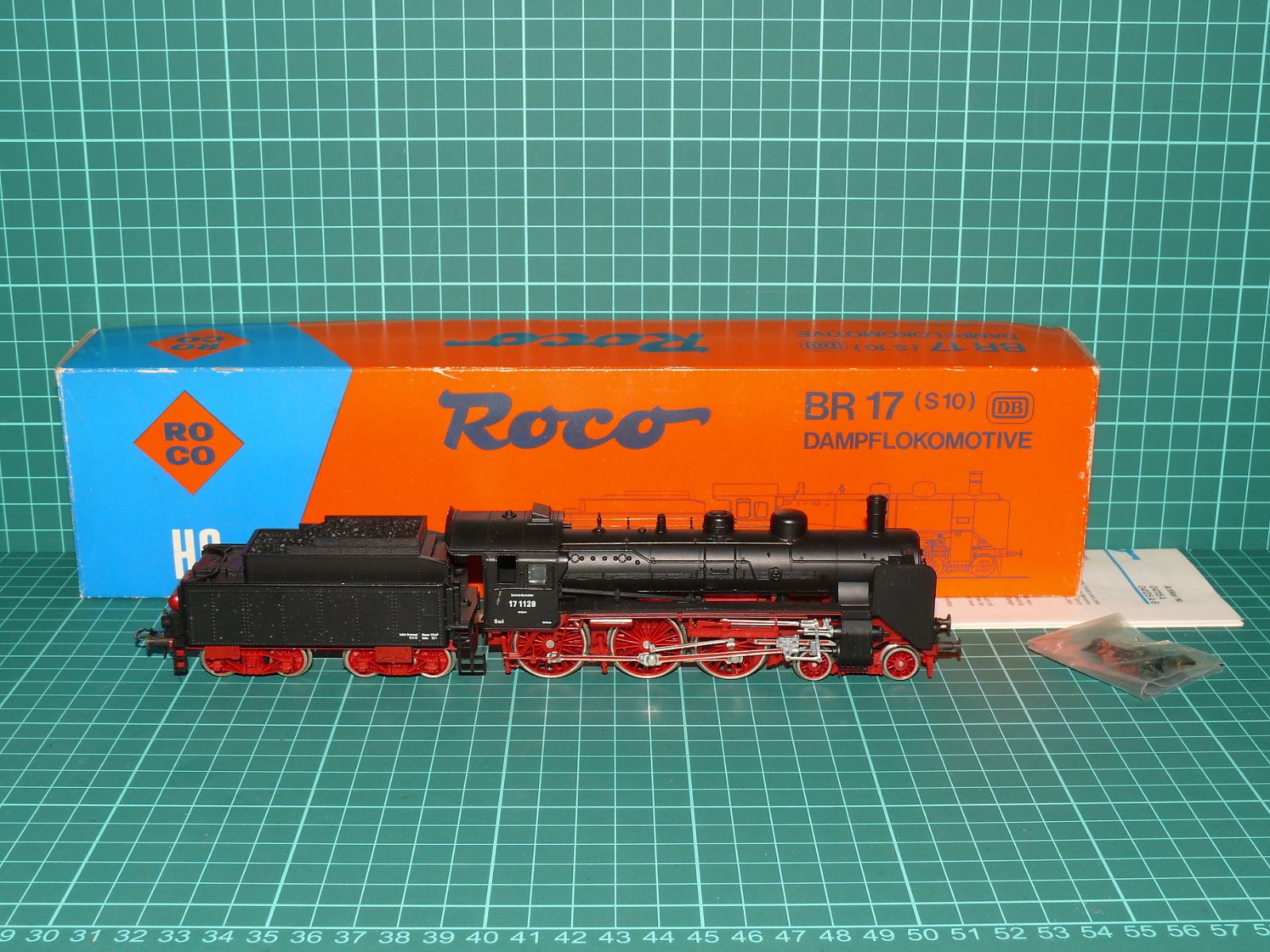 Roco H0 – Rychlíková parní lokomotiva řady BR 17.10–12 / pruská S 10.1 DB (17 1128) – H0