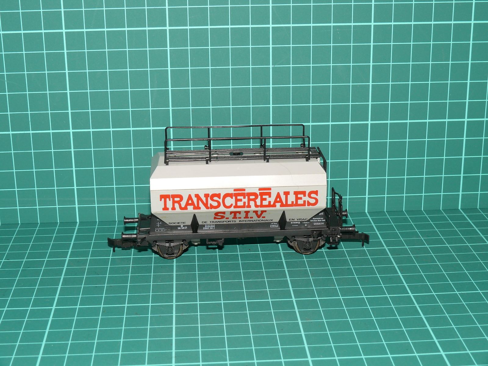 LIMA H0 – Dvounápravový výsypný vůz na obilí řady Uagps "TRANSCÉRÉALES / S.T.I.V." SNCF – H0