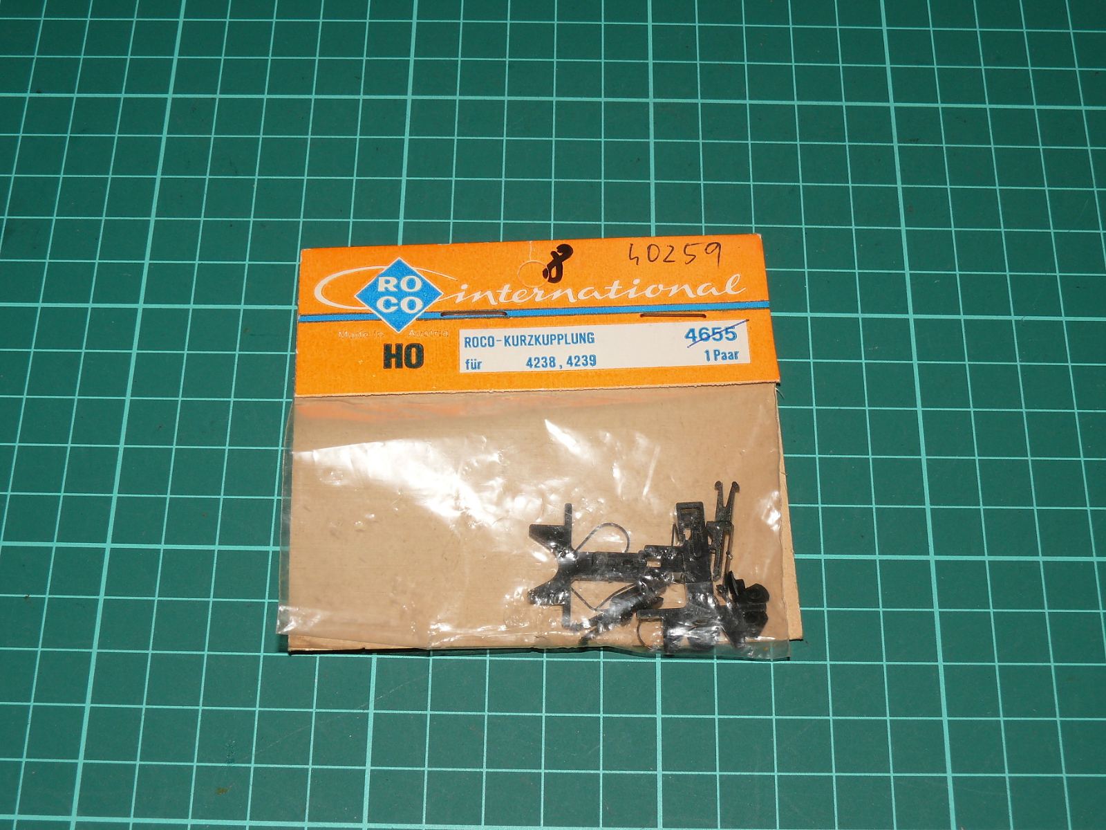 ROCO H0 – Krátká spřáhla / adaptéry pro vozy kat. č. 4655 / 40259 (1 pár) – H0