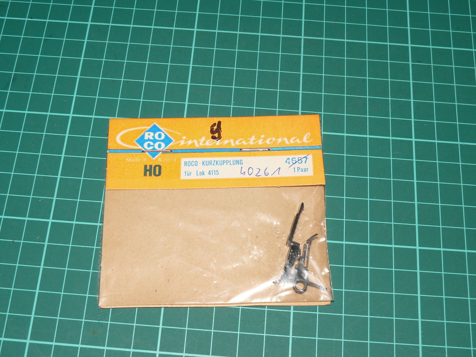 ROCO H0 – Krátká spřáhla / adaptéry pro lokomotivy kat. č. 4657 / 40261 (1 pár) – H0