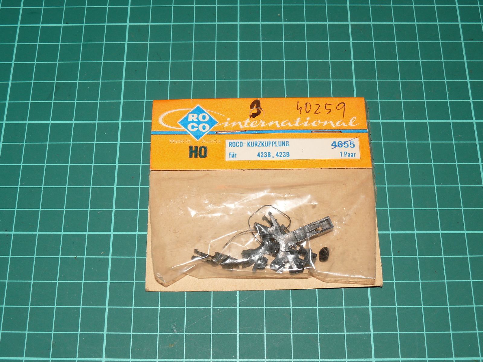 ROCO H0 – Krátká spřáhla / adaptéry pro vozy kat. č. 4655 / 40259 (1 pár) – H0