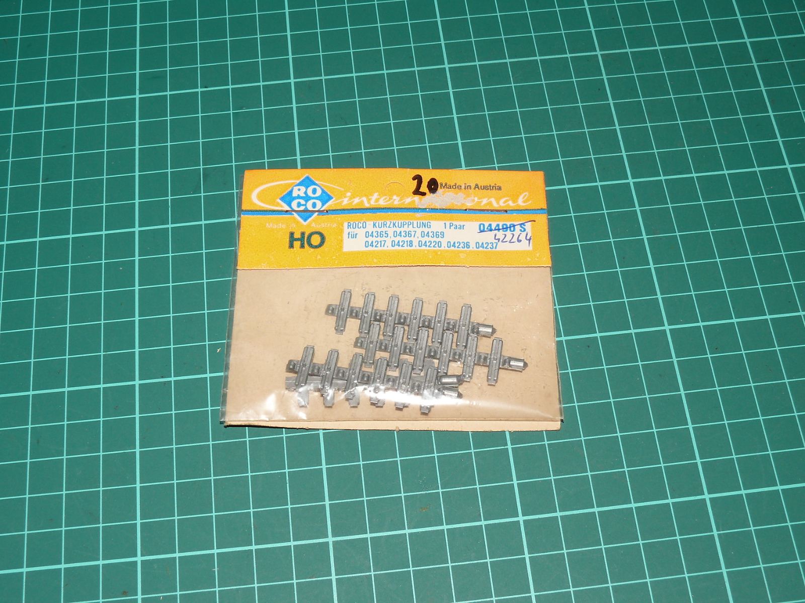 ROCO H0 – Plastové kolejové spojky / izolované spojky kat. č. 04490 S / 42264 (2 rámečky) – H0