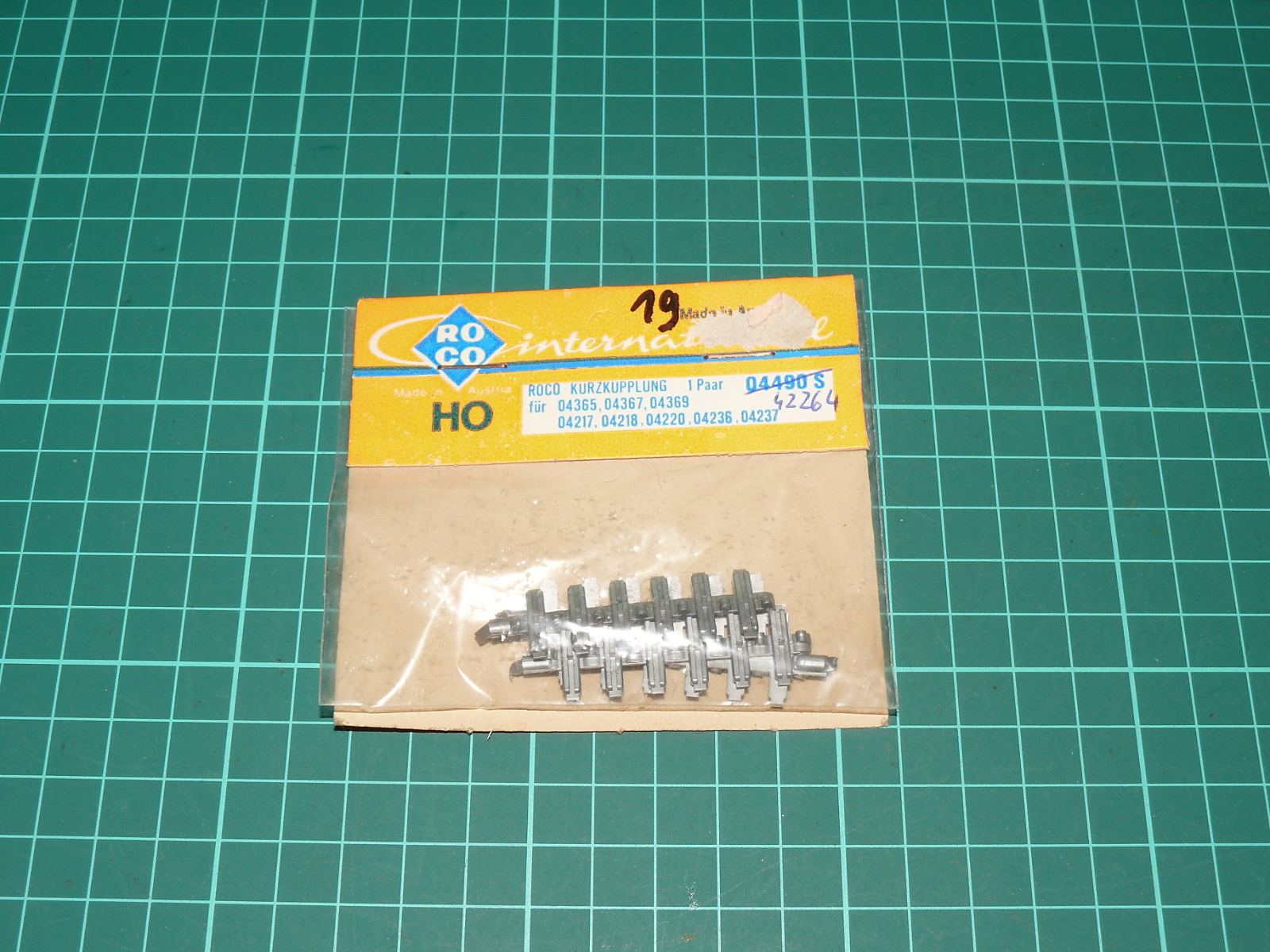 ROCO H0 – Plastové kolejové spojky / izolované spojky kat. č. 04490 S / 42264 (2 rámečky) – H0