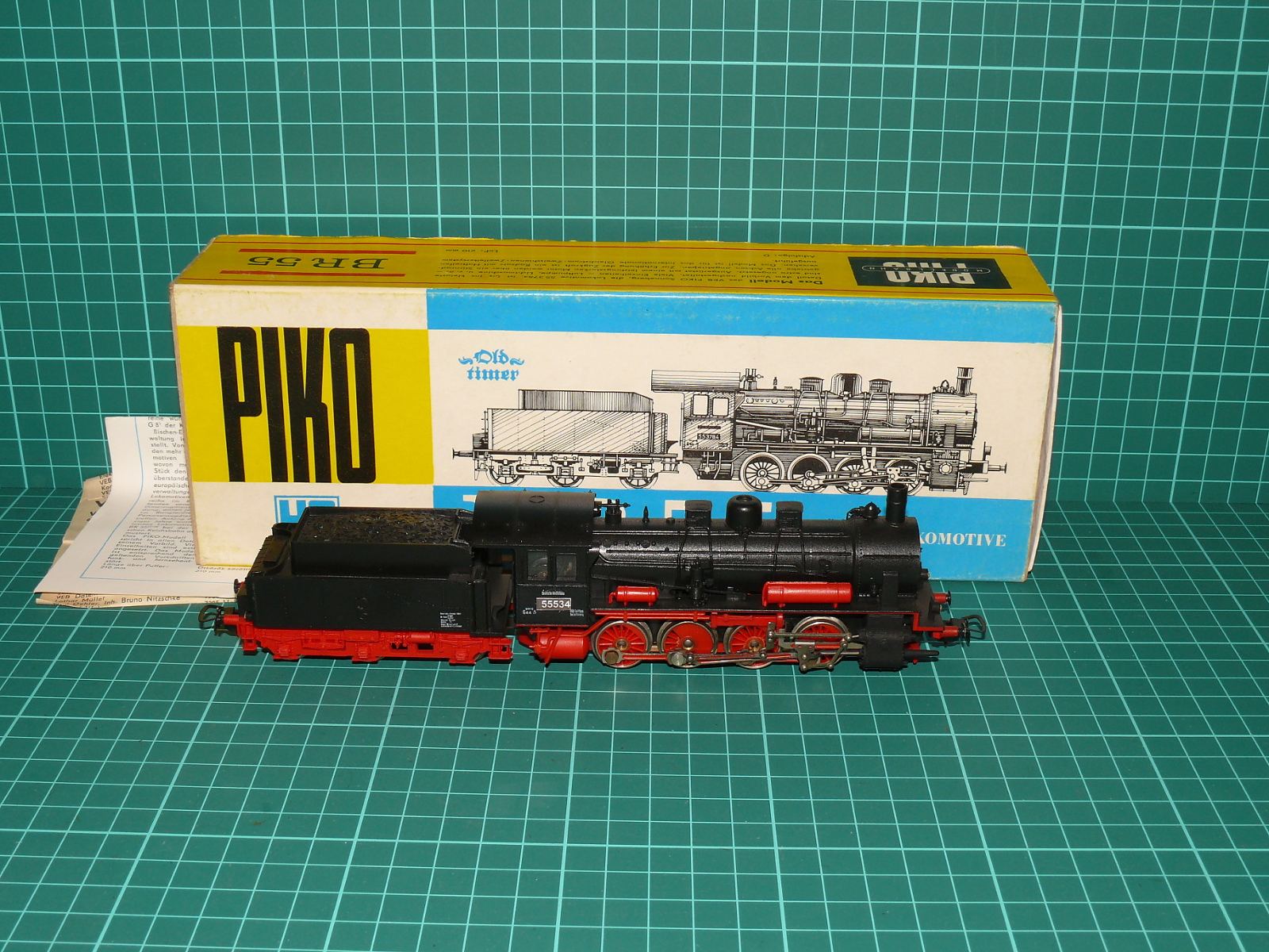 PIKO H0 – Parní nákladní lokomotiva s tendrem BR 55 DR (kat. č. 5/6311 / 55 534) s krabičkou a návodem – H0
