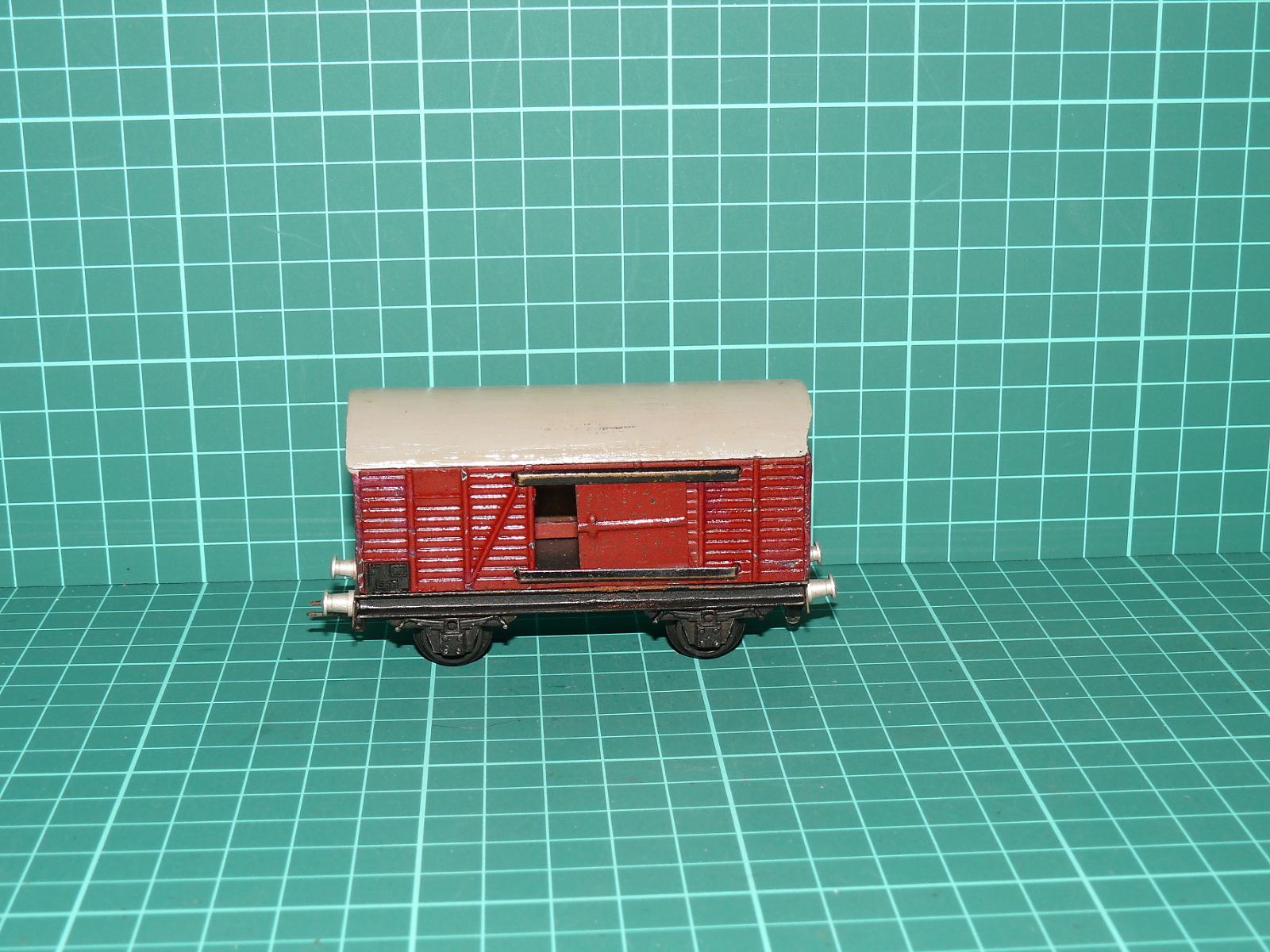 FLEISCHMANN H0 – Dvounápravový plechový krytý vůz s posuvnými dveřmi (kat. č. 1451 / G-Wagen) – H0