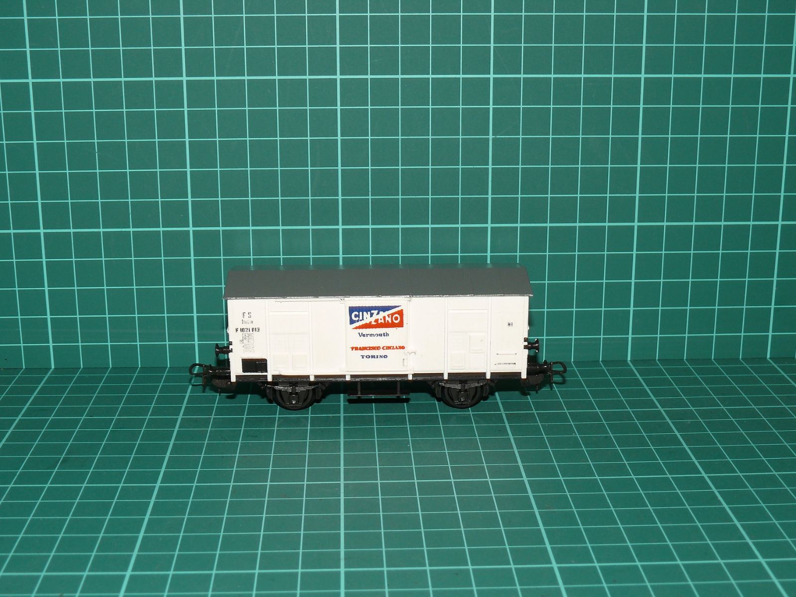 PIKO H0 – Dvounápravový chladicí vůz Ibblps FS „CINZANO Vermouth Torino“ (kat. č. 5/6446/010 / F 1021 013) – H0