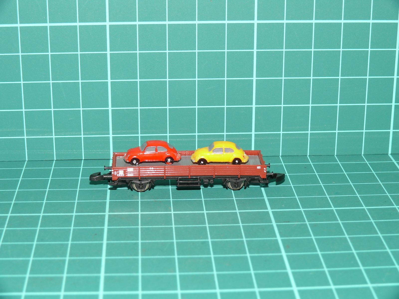 MÄRKLIN mini-club Z – Nízkostěnný vůz Kklm 505 DB se dvěma automobily VW Brouk (kat. č. 8611) – Jiné velikosti