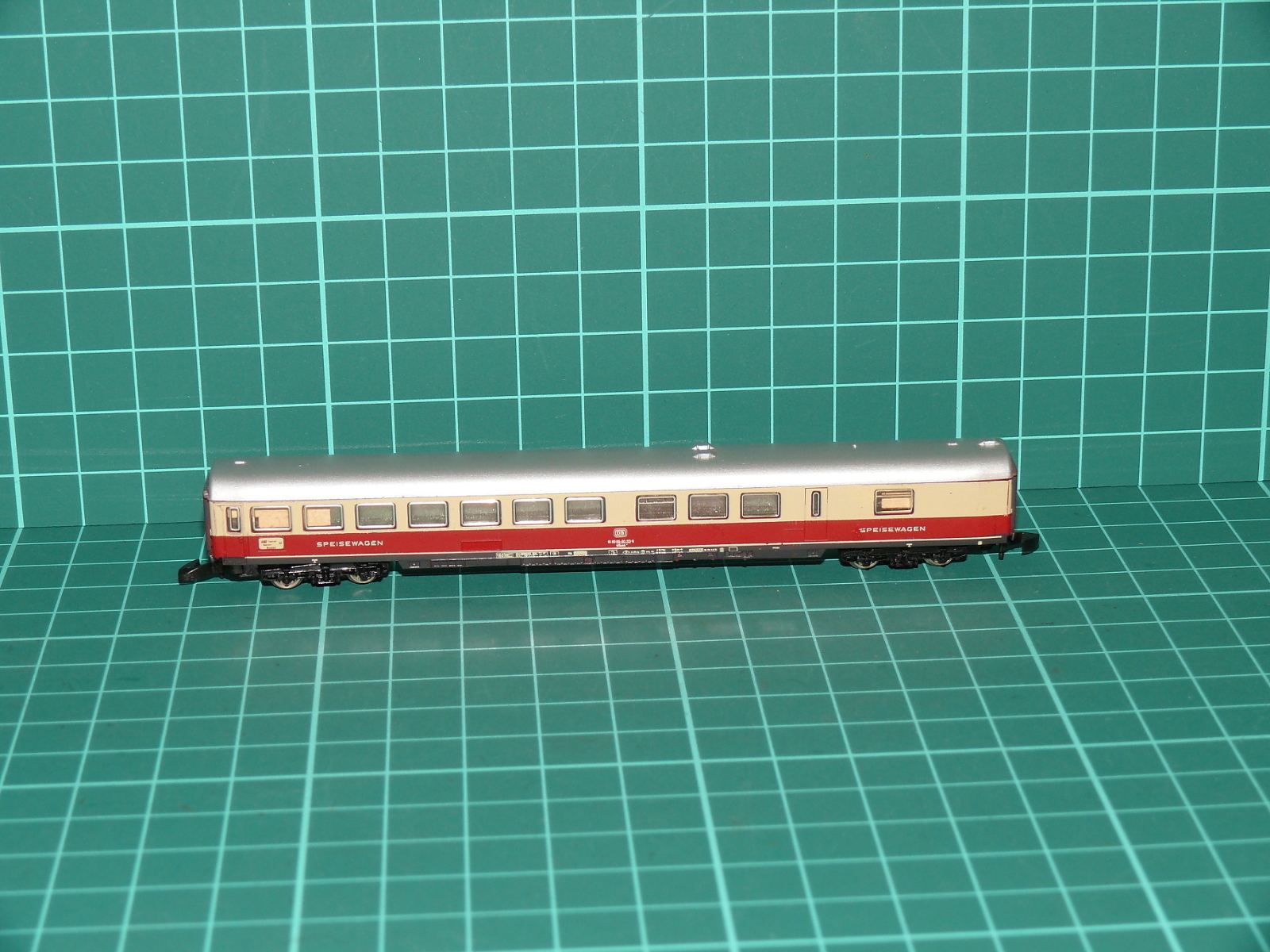 MÄRKLIN mini-club Z – Čtyřnápravový jídelní rychlíkový vůz TEE Speisewagen WRümh 132 DB (kat. č. 8712) – Jiné velikosti