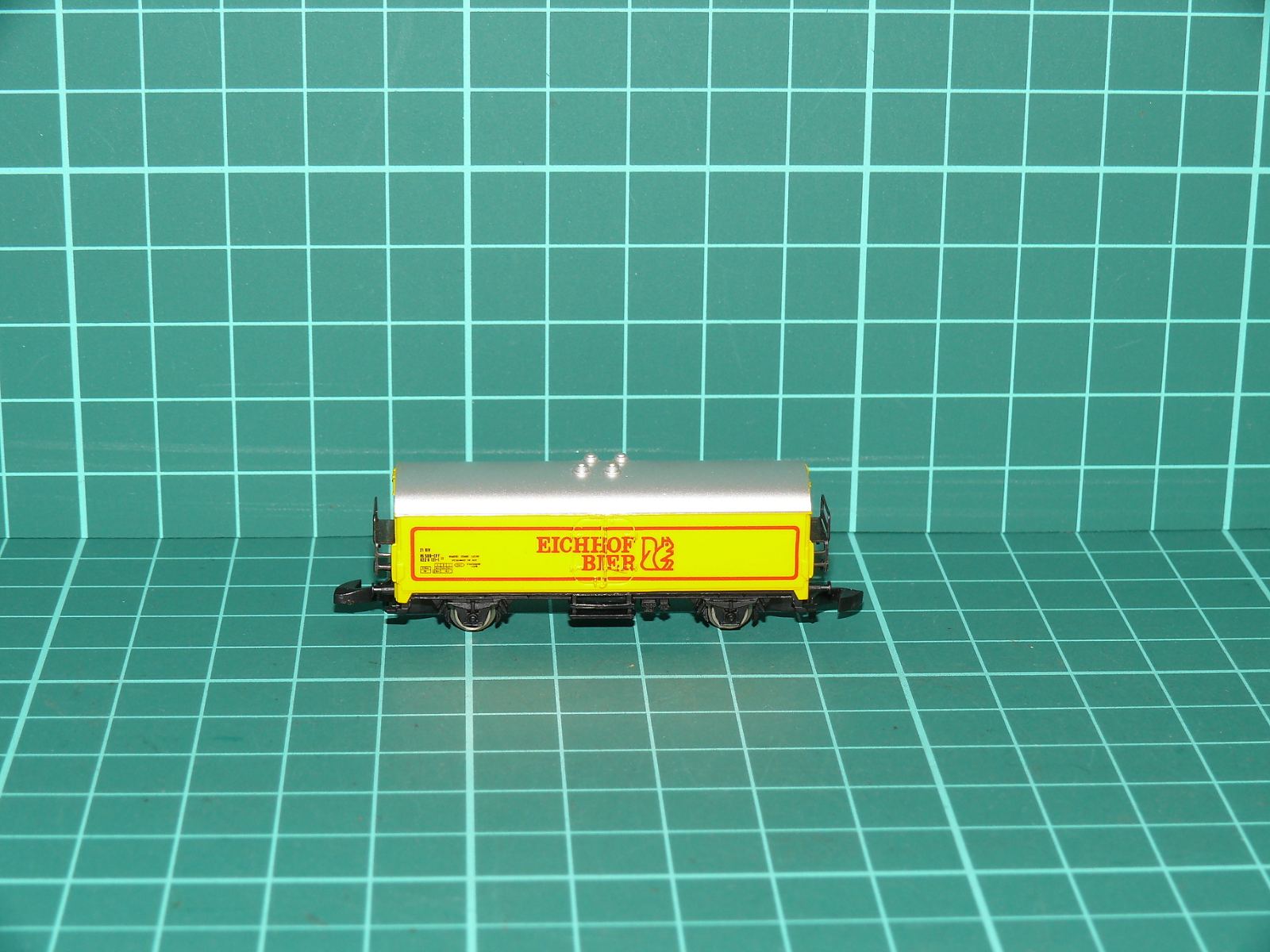 MÄRKLIN mini-club Z – Dvounápravový chladicí pivní vůz „Eichhof Bier“ SBB-CFF (kat. č. 8600 / 8620 / švýcarský speciál) – Jiné velikosti