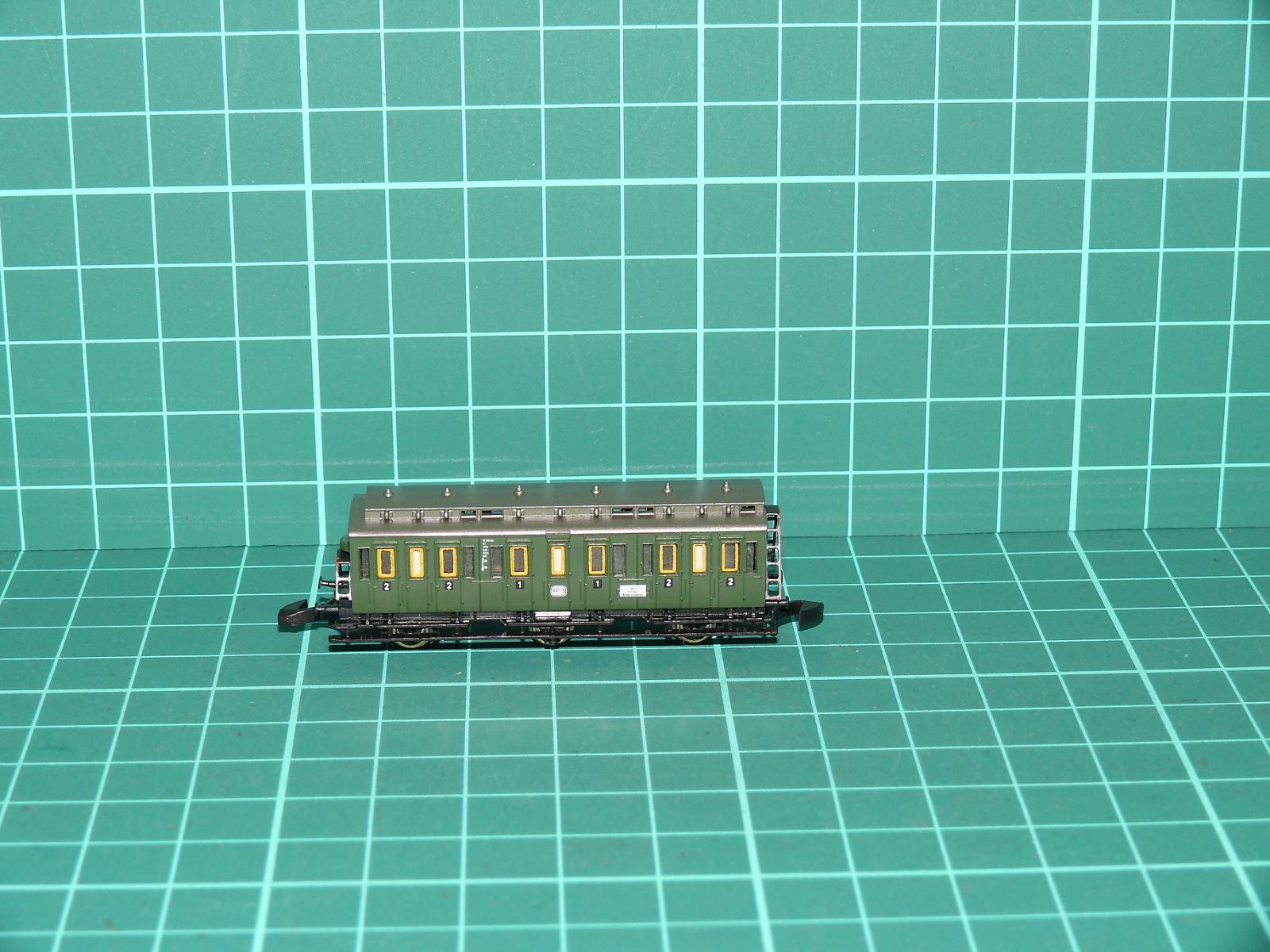 MÄRKLIN mini-club Z – Třínápravový osobní oddílový vůz 1./2. třídy s lucernou AB3 pr 11 DB (kat. č. 8700) – Jiné velikosti