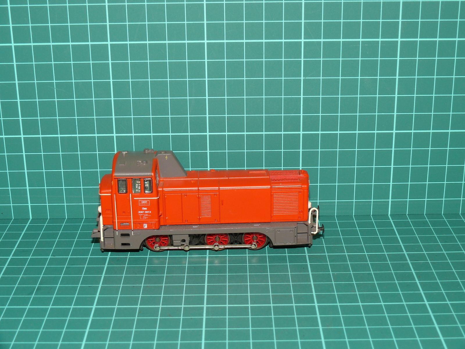 ROCO H0 Digital – Třínápravová motorová lokomotiva 2067 087-0 ÖBB (kat. č. 43632 / DCC) – H0