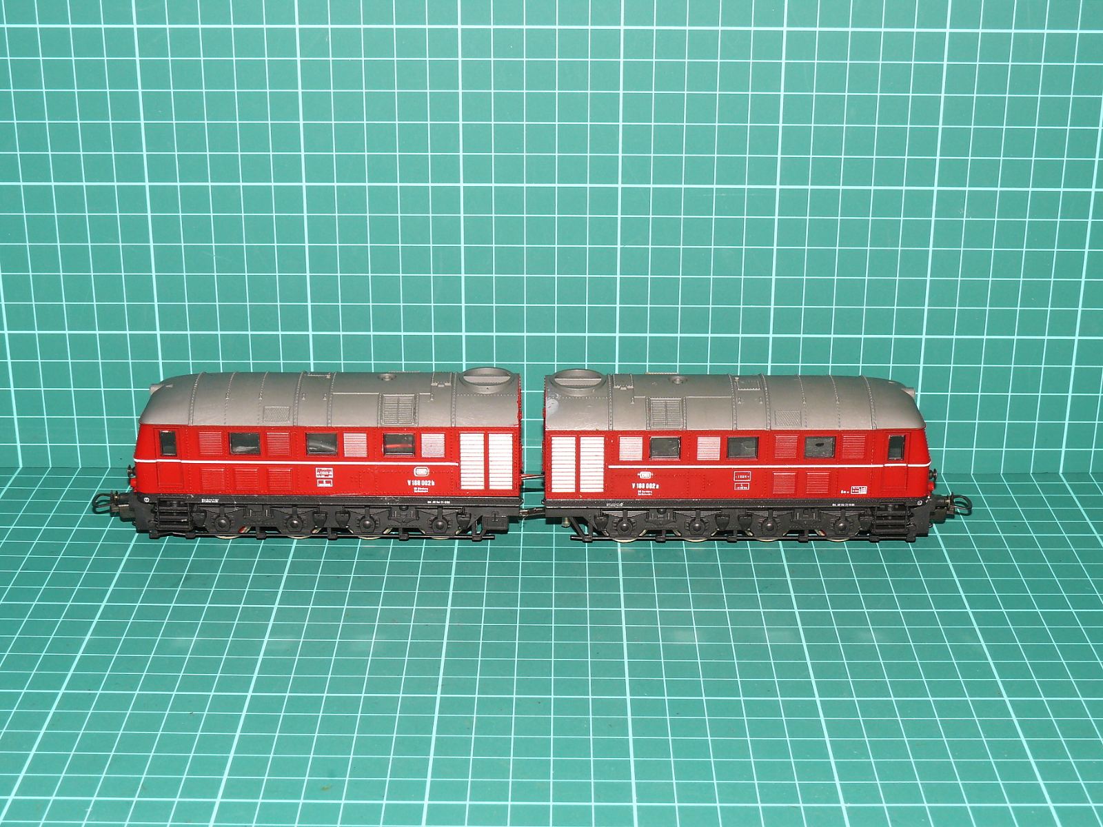 LIMA H0 Analog – Dvoudílná těžká motorová lokomotiva V 188 (D 311) „Walli“ DB (kat. č. 208119 / DC analog) – H0