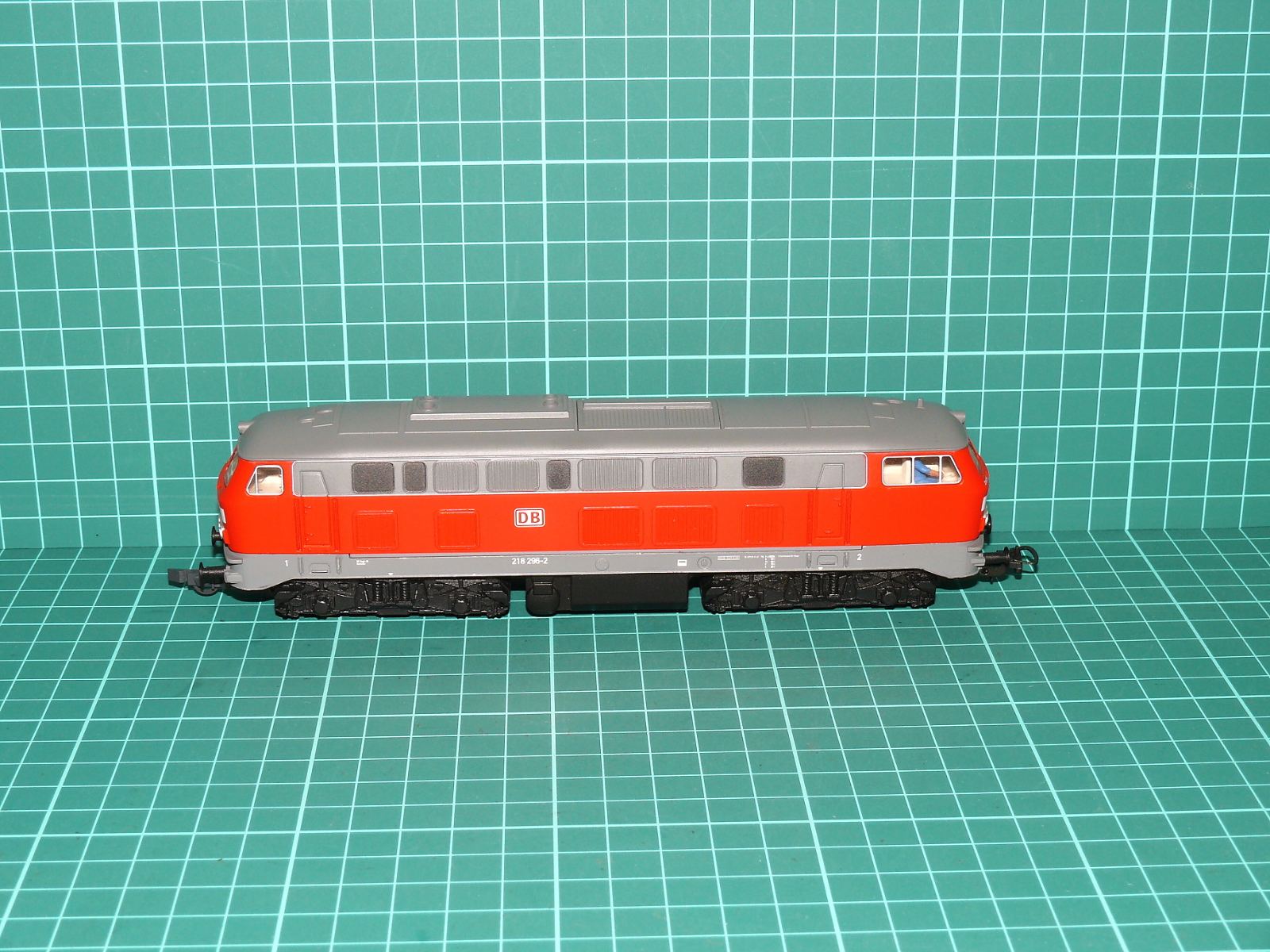PIKO H0 Analog – Čtyřnápravová motorová lokomotiva BR 218 296-2 DB AG (kat. č. 57400 / DC analog) – H0