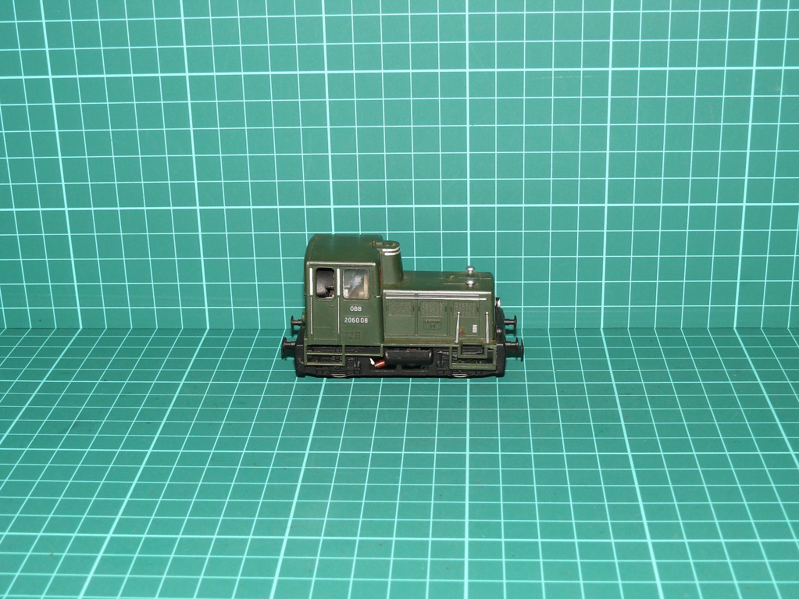 KLEINBAHN H0 Analog – Dvounápravová motorová posunovací lokomotiva Rh 2060 ÖBB (kat. č. 338 / DC analog) – H0
