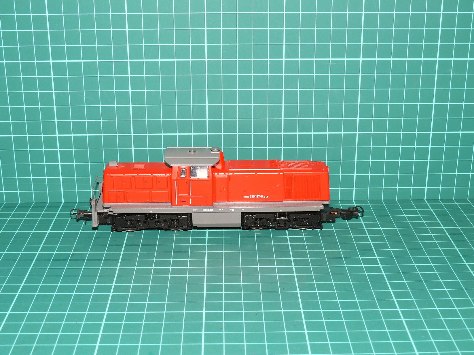 ROCO H0 Analog – Čtyřnápravová motorová posunovací lokomotiva BR 290 127-0 DB AG (kat. č. 43633 / DC analog) – H0
