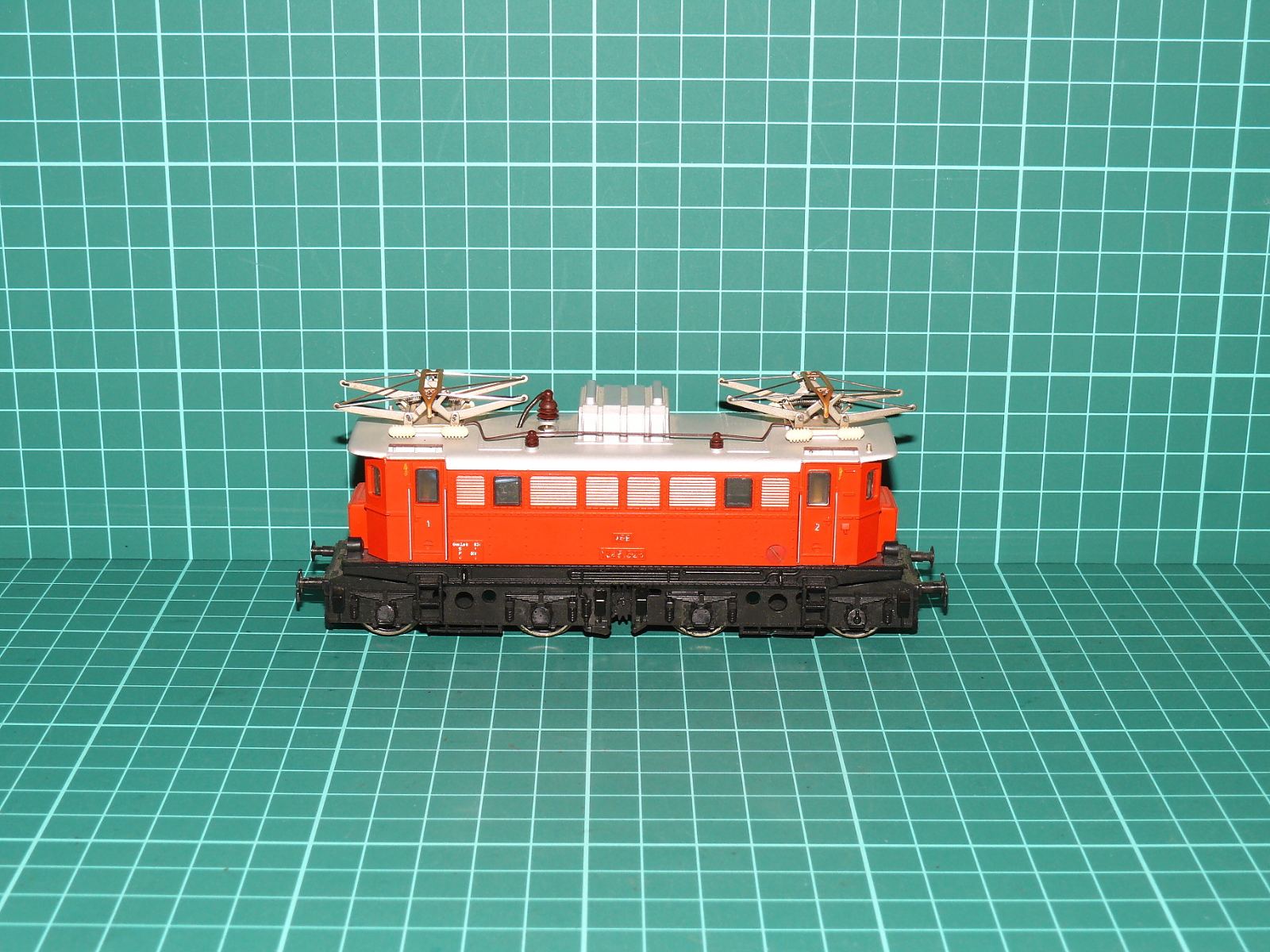 KLEINBAHN H0 Analog – Čtyřnápravová elektrická lokomotiva Rh 1245.528 ÖBB (kat. č. 024 / 245 / DC analog) – H0