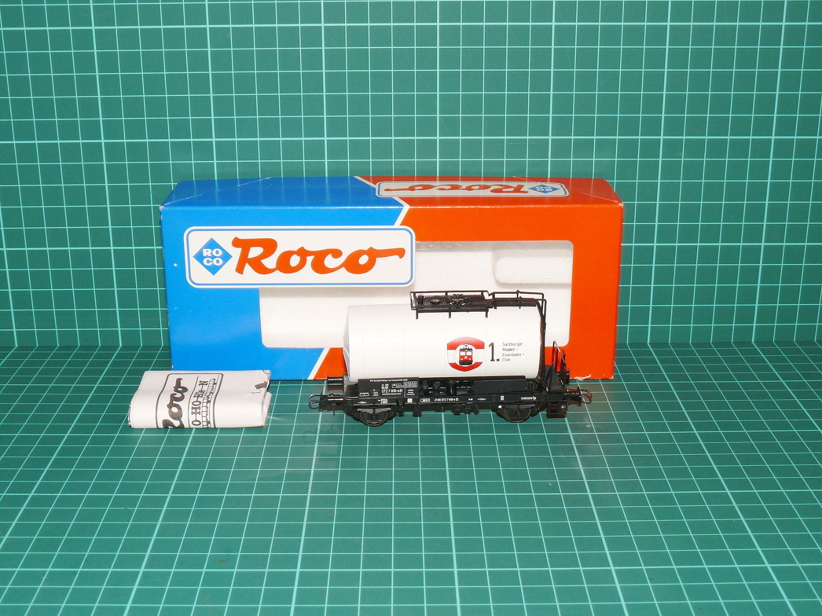 ROCO H0 – Dvounápravový cisternový vůz „1. Salzburger Modell-Eisenbahn-Club“ ÖBB (kat. č. 4363 / DC) v krabičce – H0