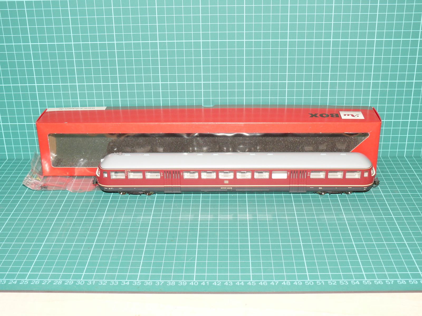 LILIPUT H0 – Čtyřnápravový přípojný / řídicí osobní vůz VS 145 DB (kat. č. 260 04 / DC) v krabičce – H0