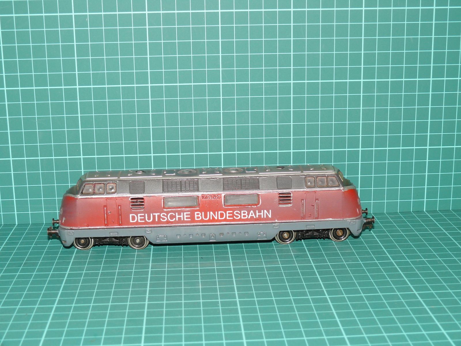 LIMA H0 – Čtyřnápravová dieselová lokomotiva V 200 DB „V 200 025“ (kat. č. 208021 / DC analog) – H0