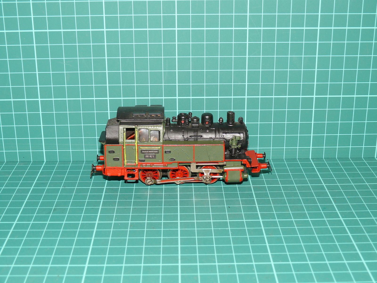 LILIPUT H0 – Parní tendrová lokomotiva řady 80 DRG „80 027“ v zeleném nátěru (kat. č. 108 04 / DC analog) – H0