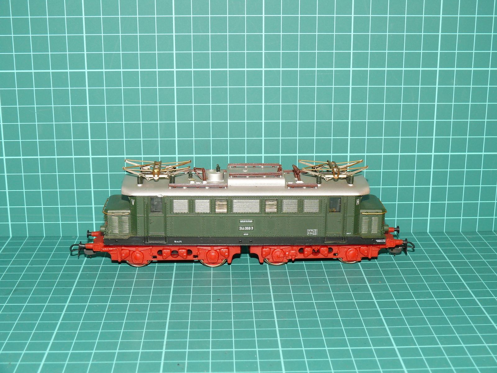 PIKO H0 – Elektrická lokomotiva řady 244 DR „244 068-3“ (kat. č. 5/6301 / DC analog) – H0