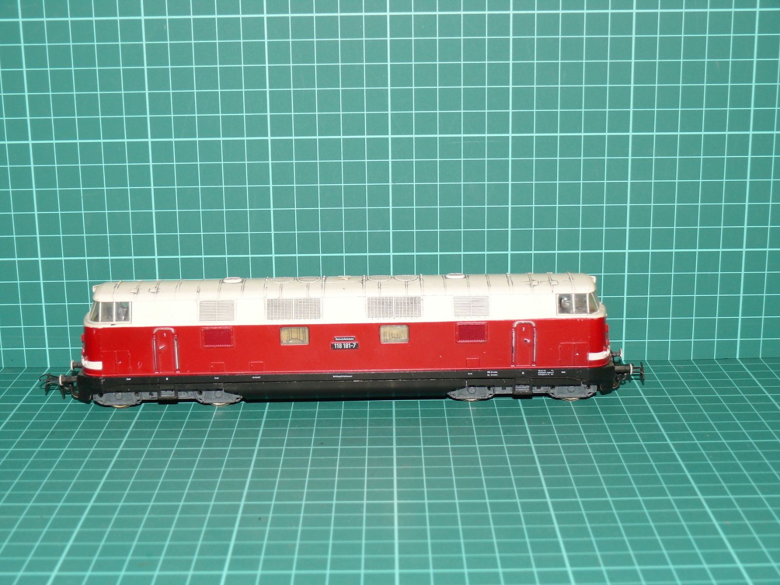 PIKO H0 – Těžká dieselová lokomotiva řady 118 DR „118 181-7“ čtyřnápravová (kat. č. 5/6410 / DC analog) – H0