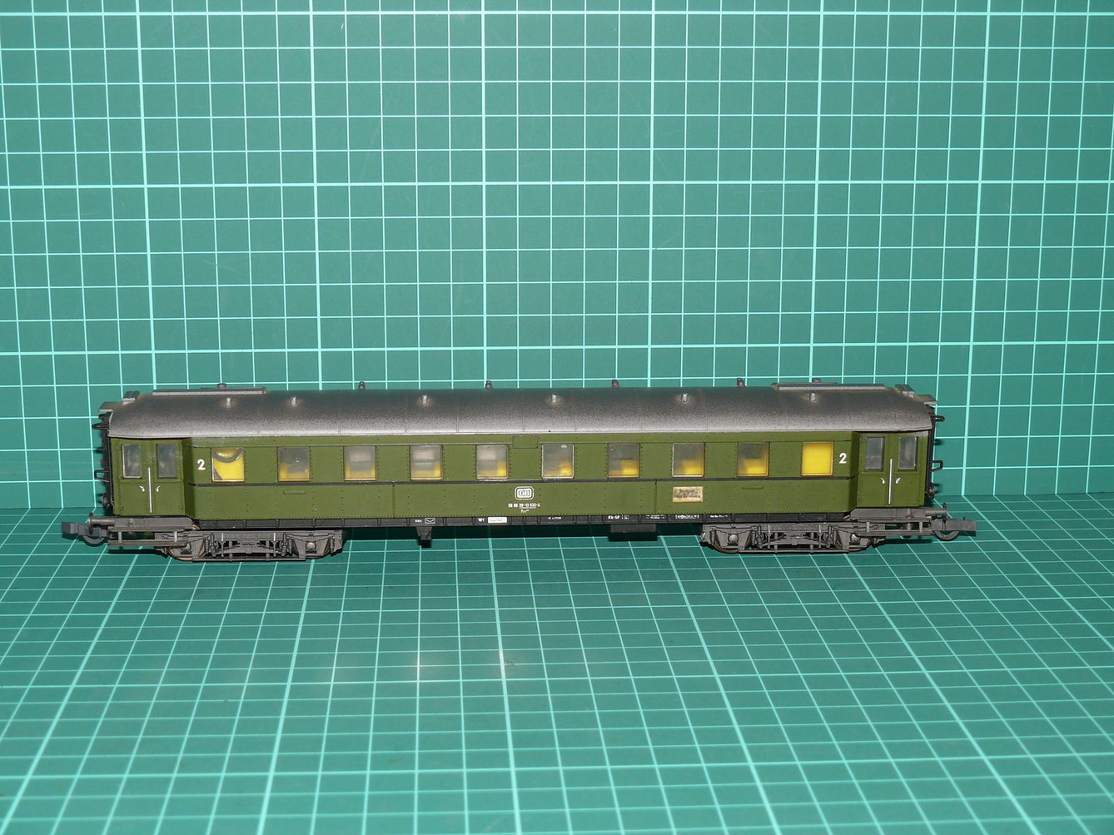LILIPUT H0 – Čtyřnápravový rychlíkový osobní vůz 2. třídy řady B4üwe DB „Schürzenwagen“ (kat. č. 244 04 / DC) – H0