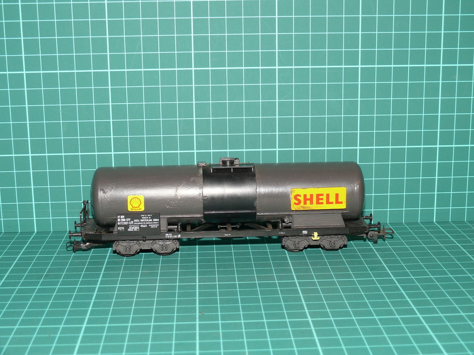 LILIPUT H0 – Čtyřnápravový kotlový vůz Zas [Uahs] „SHELL Switzerland Zürich“ SBB-CFF (kat. č. 235 25 / DC) – H0
