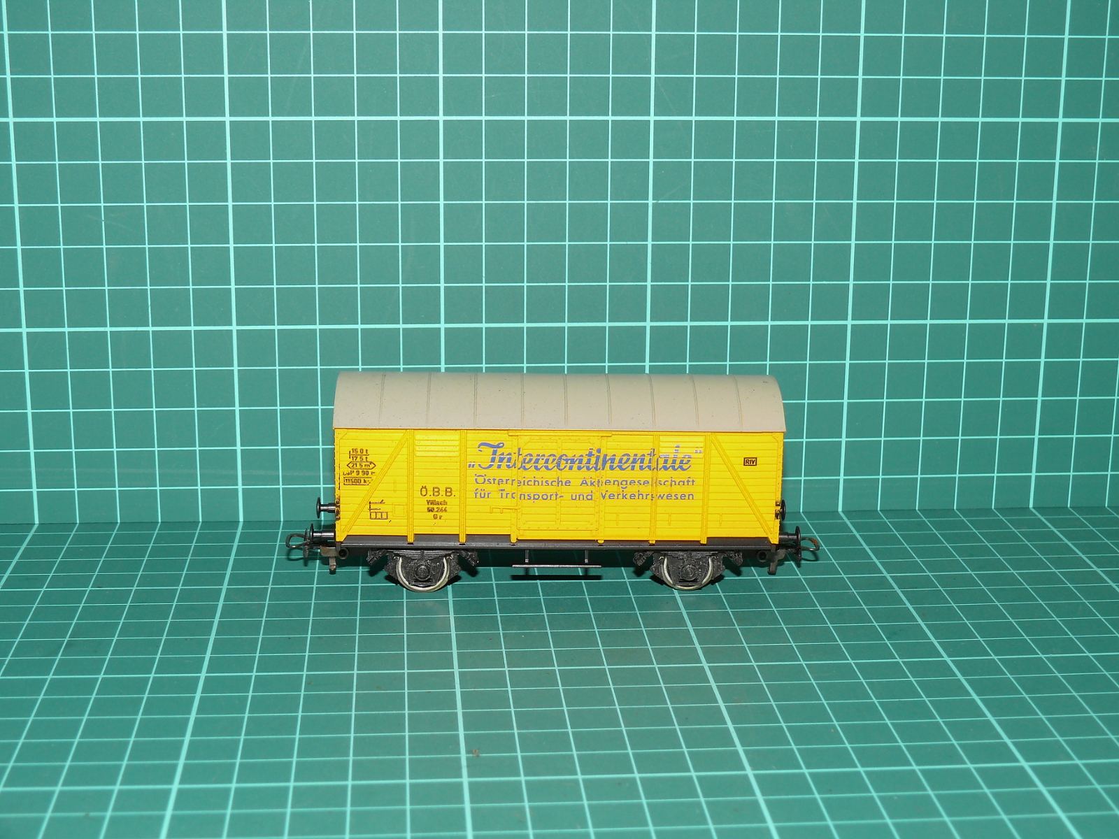 KLEINBAHN H0 – Dvounápravový krytý nákladní vůz Gr „Intercontinentale“ ÖBB (kat. č. 320 / DC) – H0