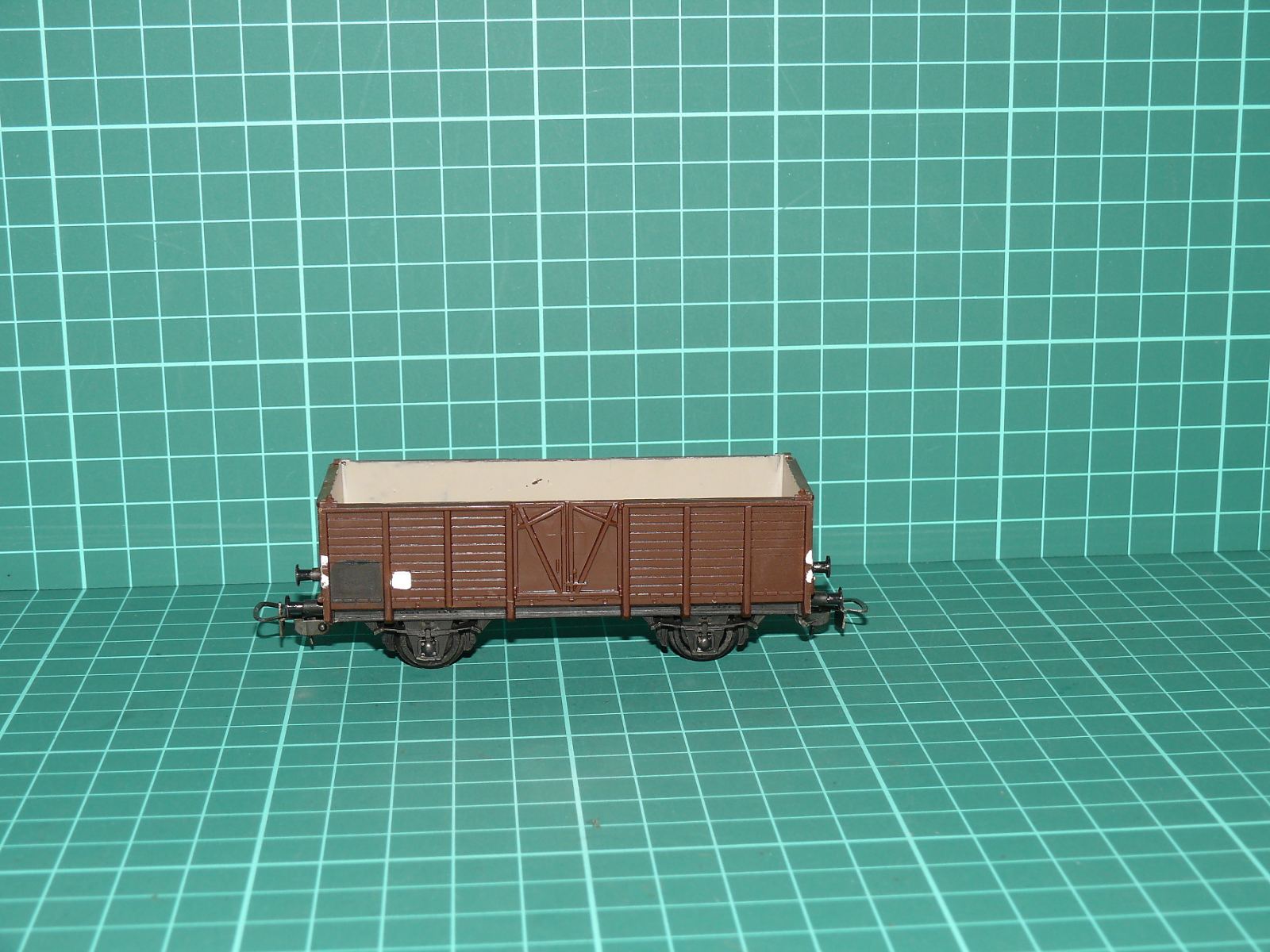 KLEINBAHN H0 – Dvounápravový vysokostěnný otevřený nákladní vůz řady E / Om (kat. č. 308 / DC) – H0