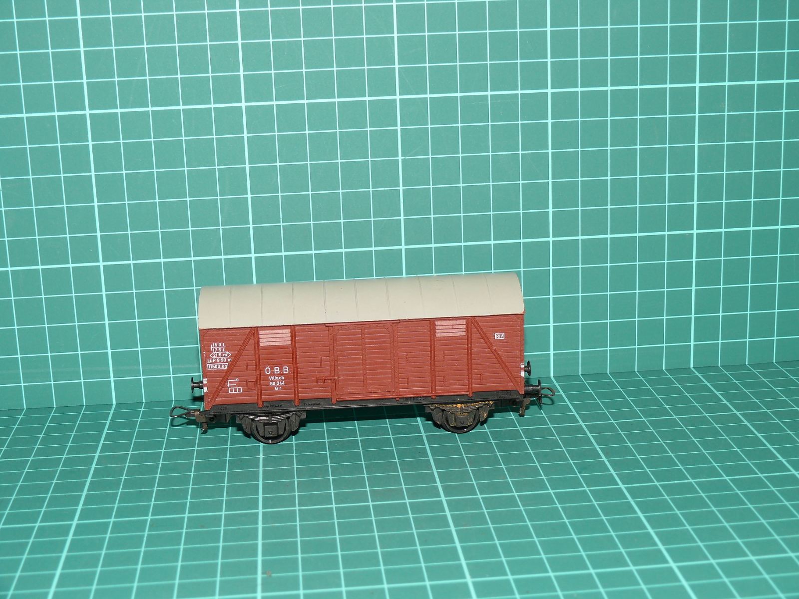 KLEINBAHN H0 – Dvounápravový krytý nákladní vůz se zaoblenou střechou Gr ÖBB (kat. č. 320 / DC) – H0