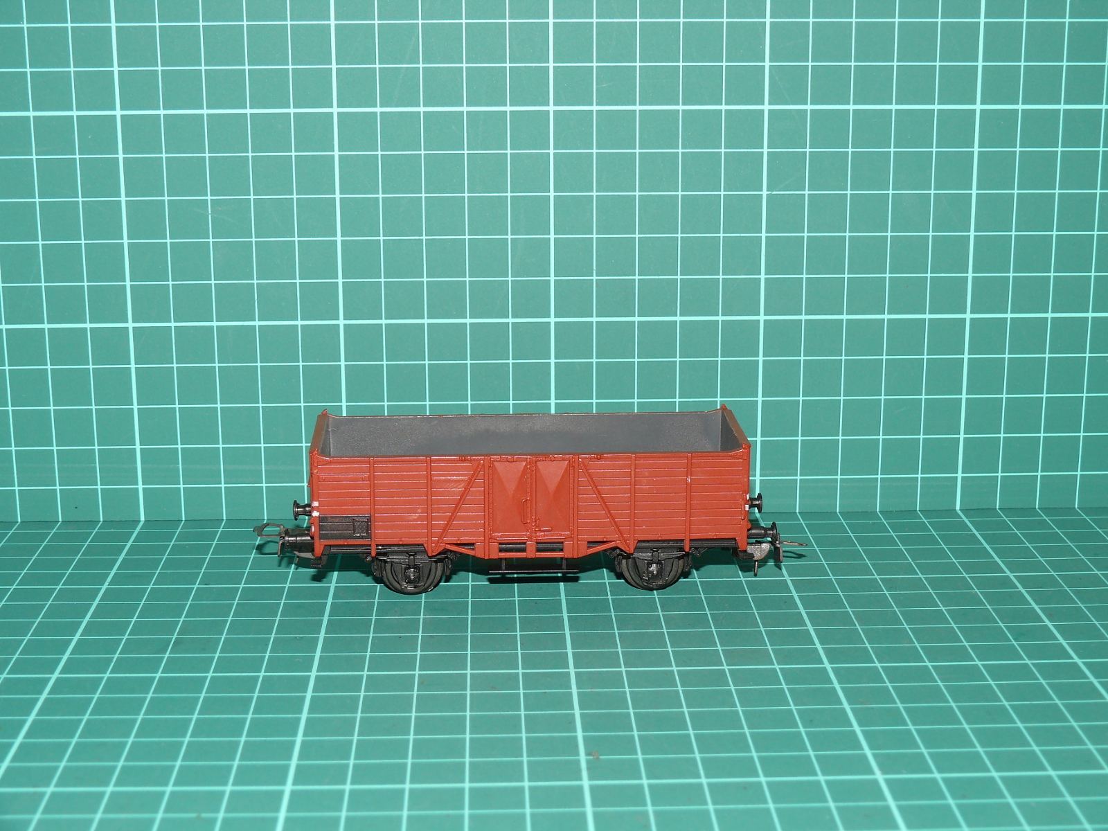 KLEINBAHN H0 – Dvounápravový otevřený vysokostěnný nákladní vůz řady Om / E (kat. č. 308 / DC) – H0