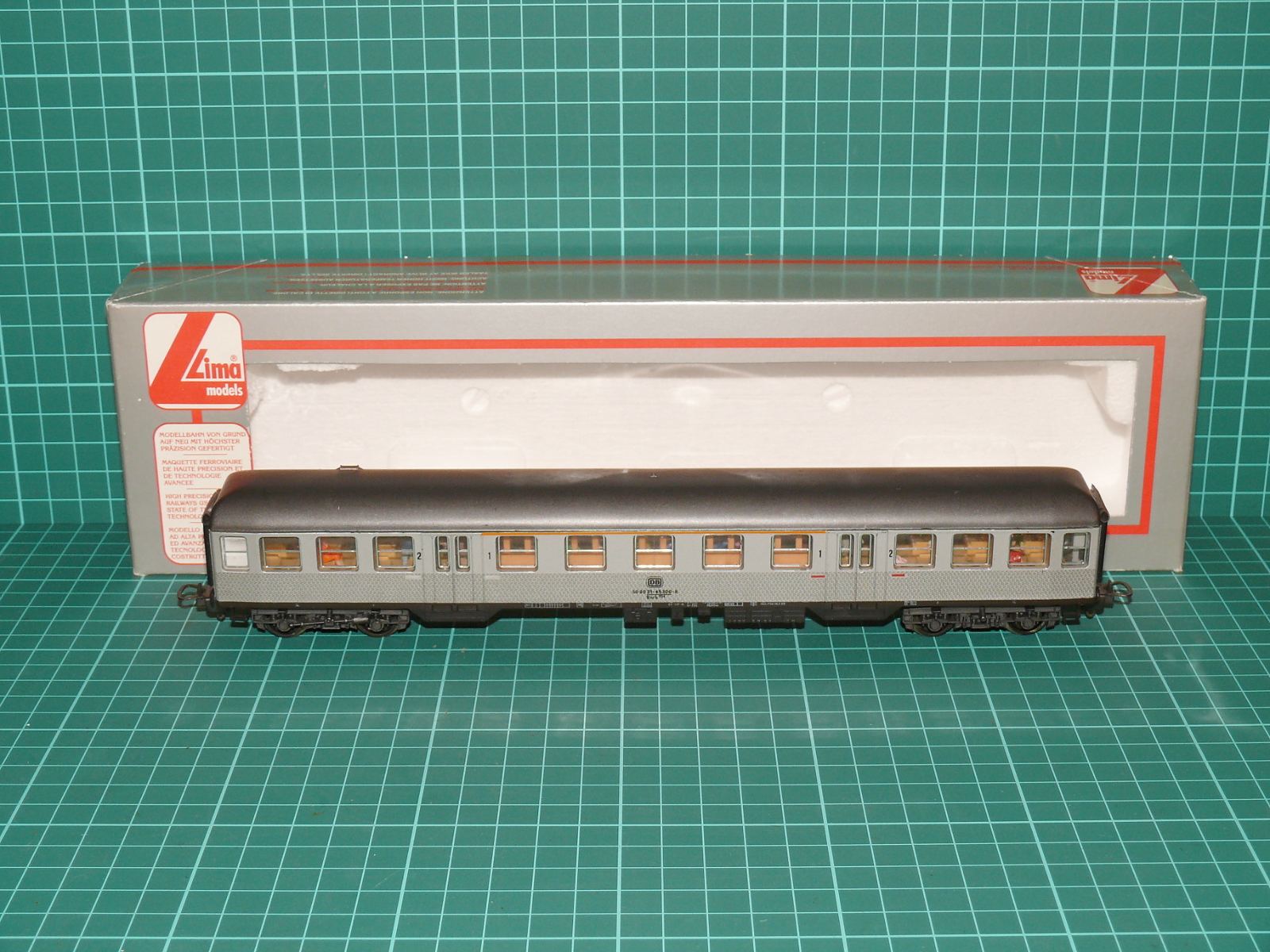 LIMA H0 – Čtyřnápravový osobní vůz 1./2. třídy ABnrz 704 „Silberling“ DB (kat. č. 309168 / DC, v krabičce) – H0