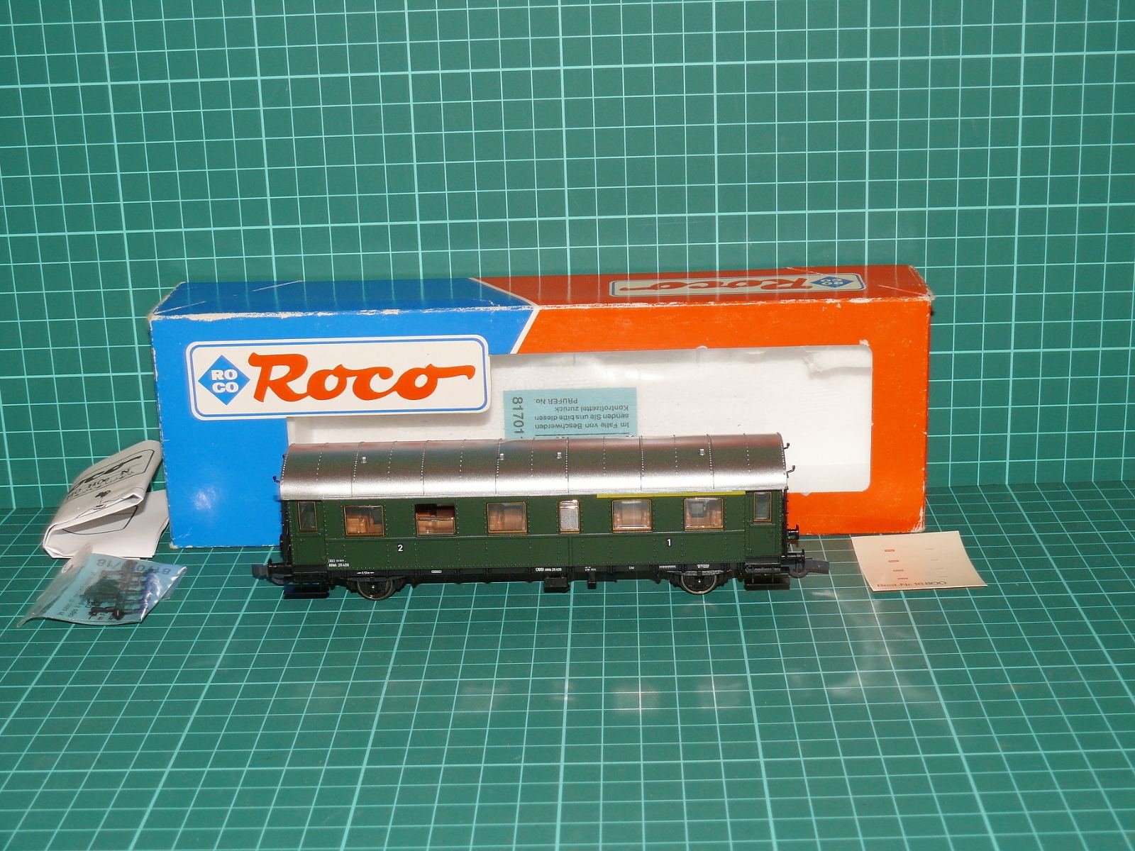 ROCO H0 – Dvounápravový osobní vůz 1./2. třídy ABi „Donnerbüchse“ ÖBB (kat. č. 44217 / DC, v krabičce) – H0
