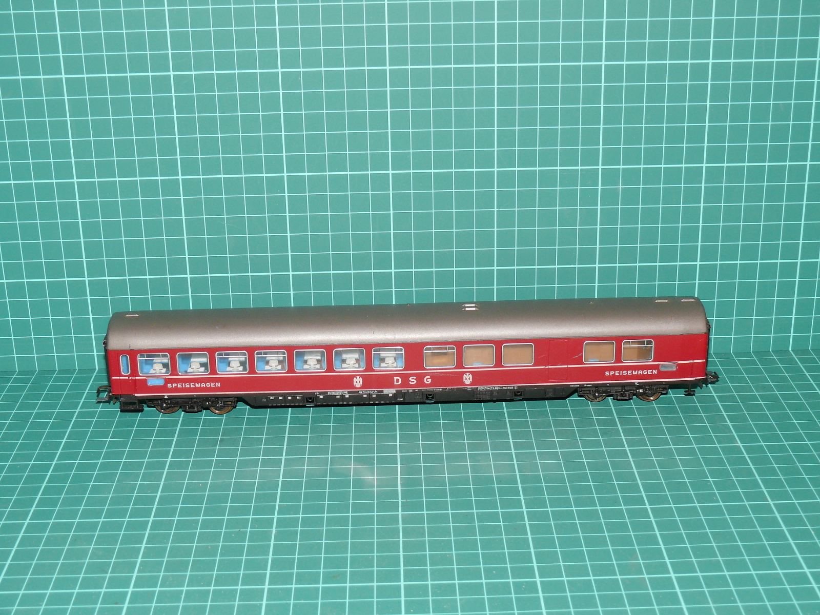 ROCO H0 – Čtyřnápravový jídelní vůz WR4ümg „Speisewagen“ DSG / DB (kat. č. 44415 / DC, bez krabičky) – H0