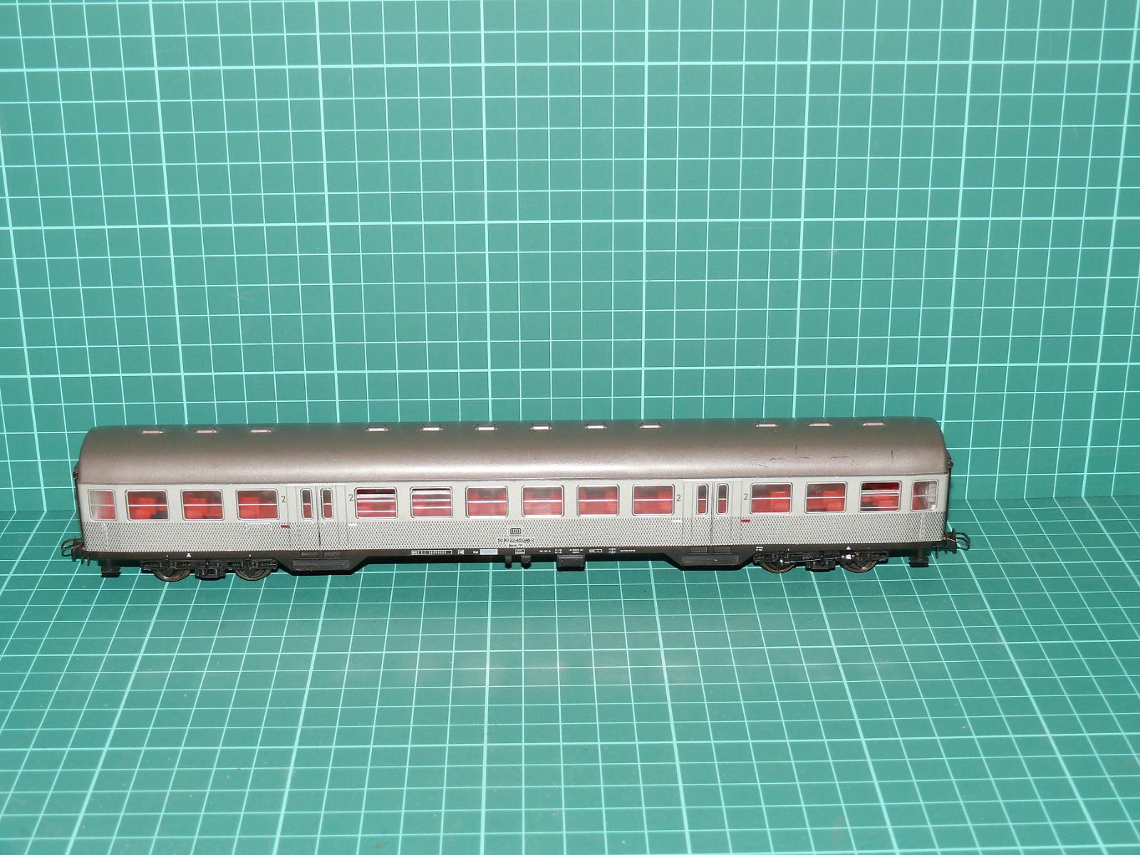ROCO H0 – Čtyřnápravový příměstský osobní vůz 2. třídy Bnb 719 „Silberling“ DB (kat. č. 44457 / DC, bez krabičky) – H0