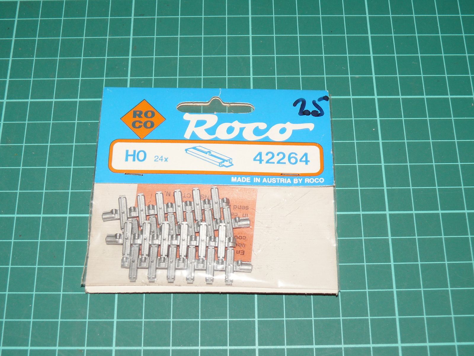 ROCO H0 – Plastové izolační kolejnicové spojky (kat. č. 42264, 24 ks v původním balení) – H0